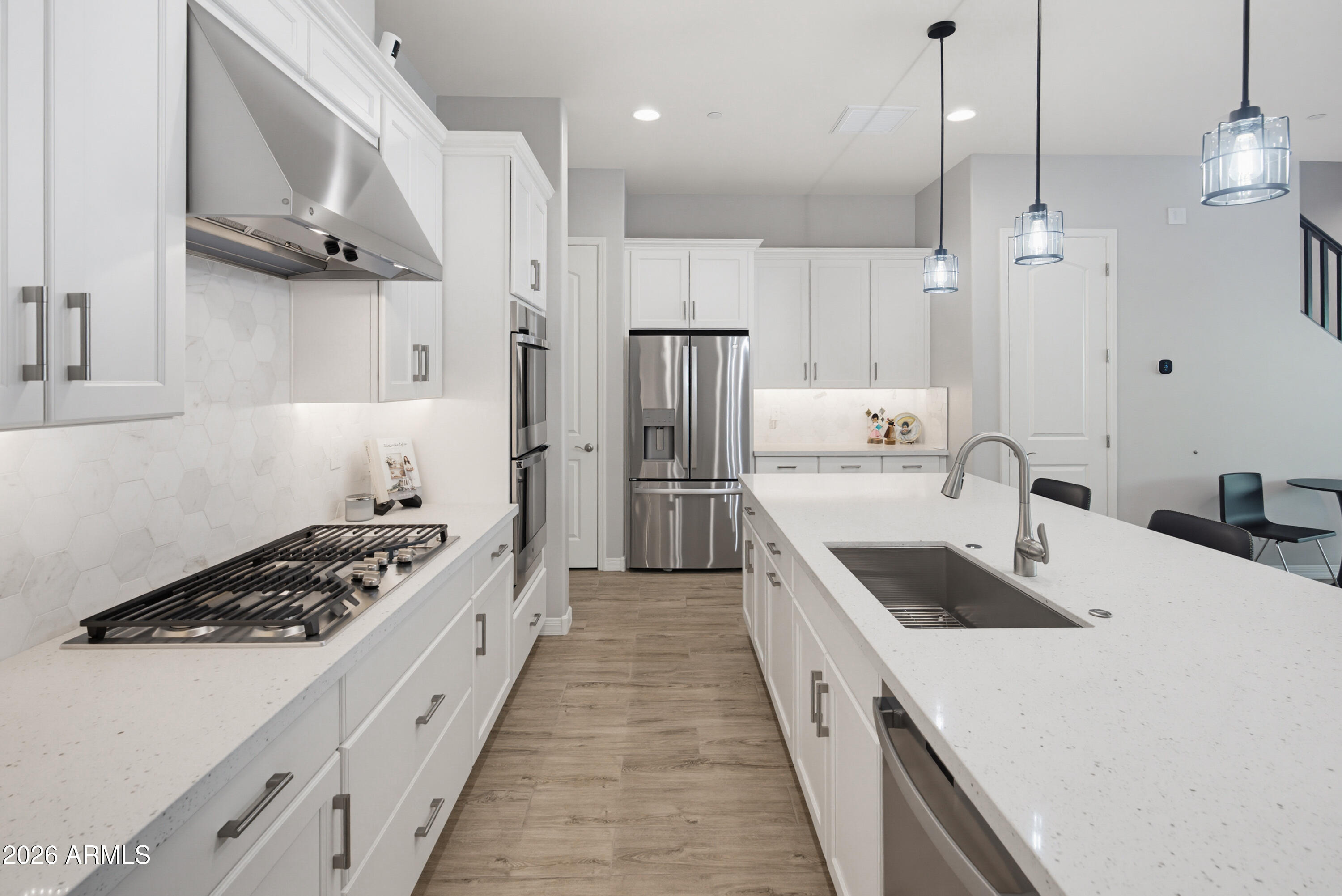 7492 E VIA DE LUNA Drive