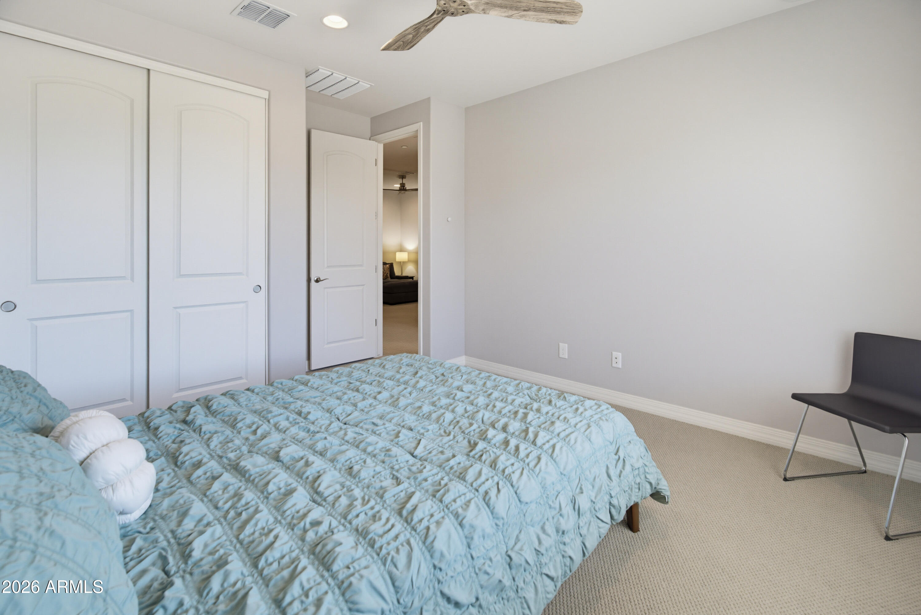 7492 E VIA DE LUNA Drive