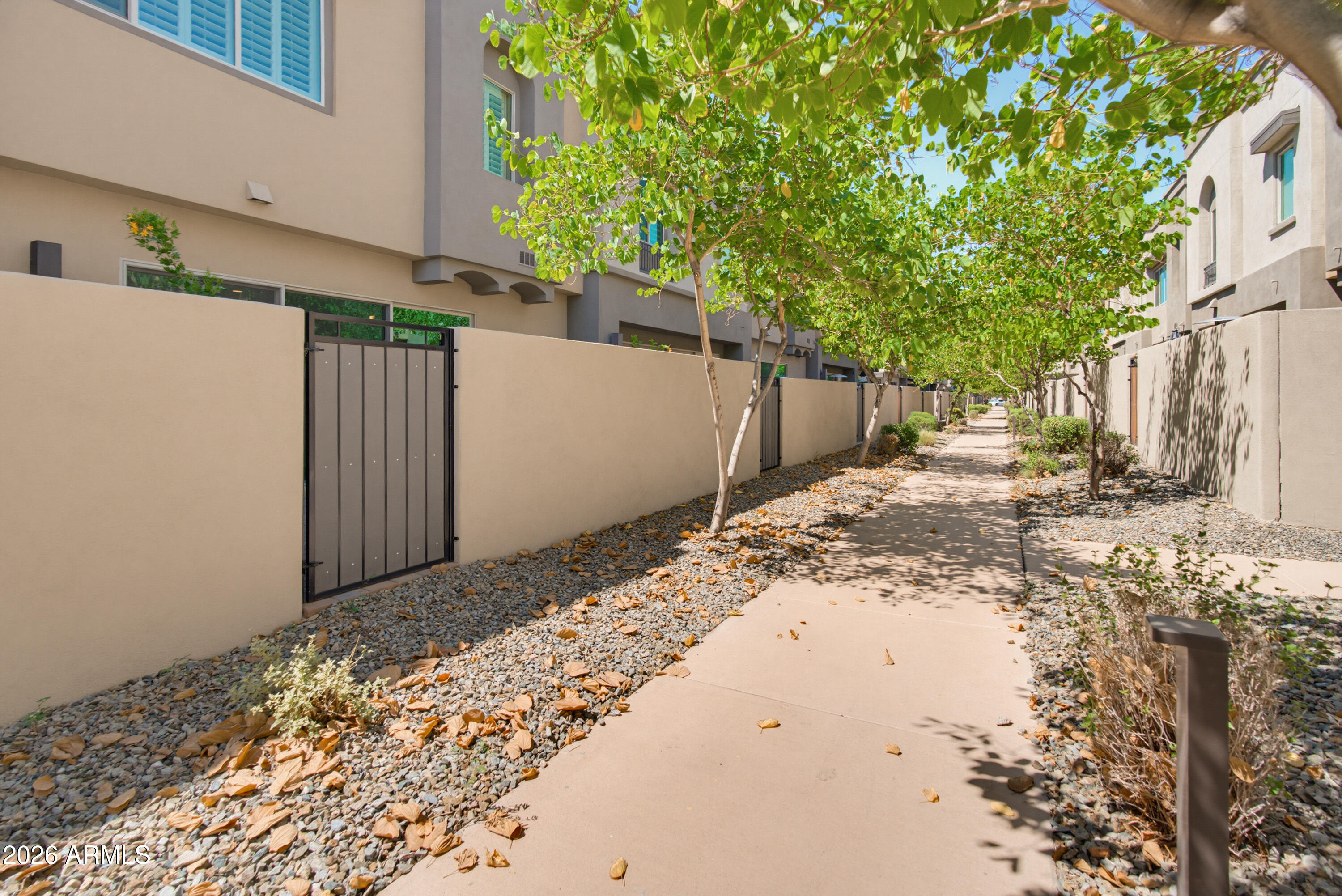 7492 E VIA DE LUNA Drive