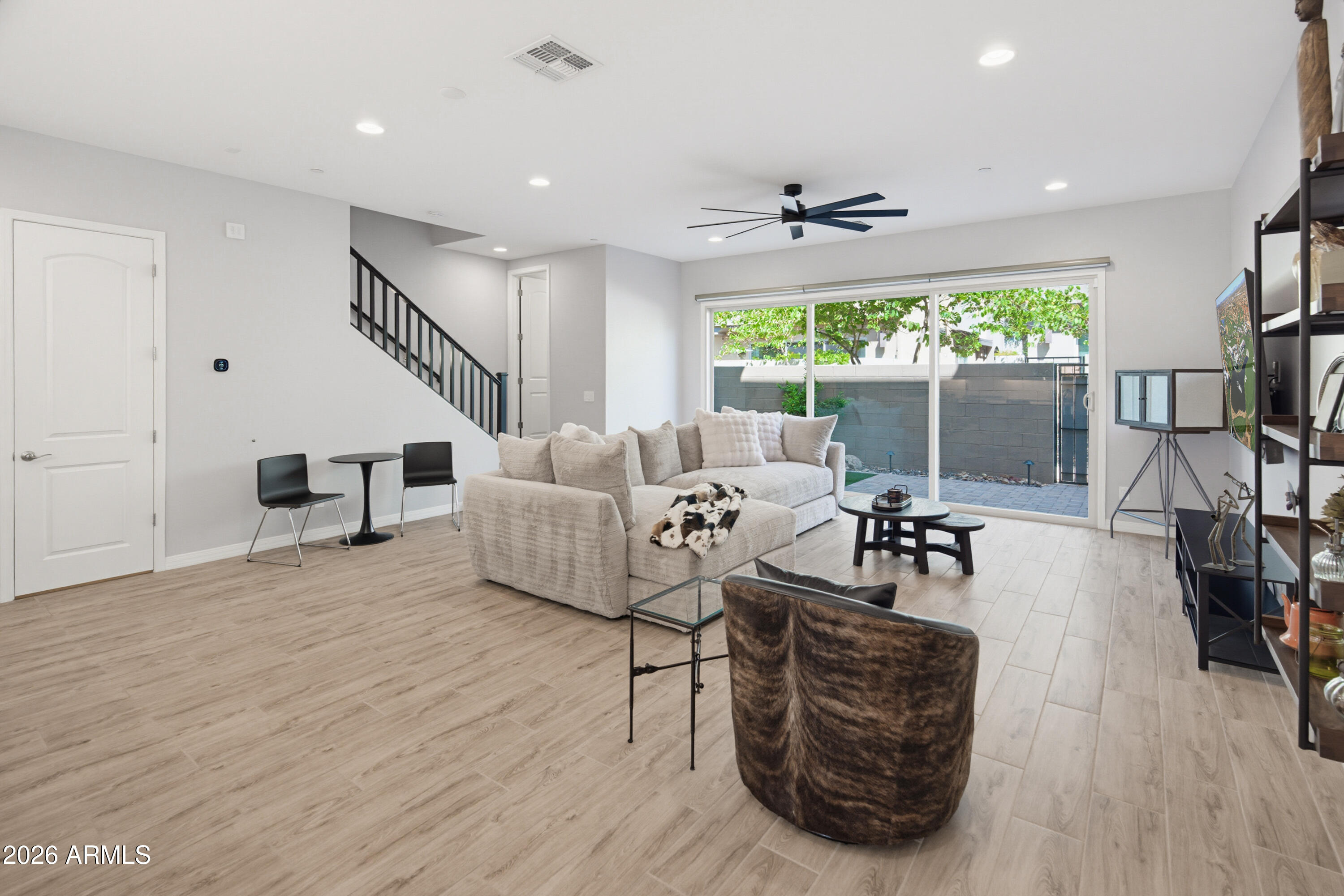 7492 E VIA DE LUNA Drive