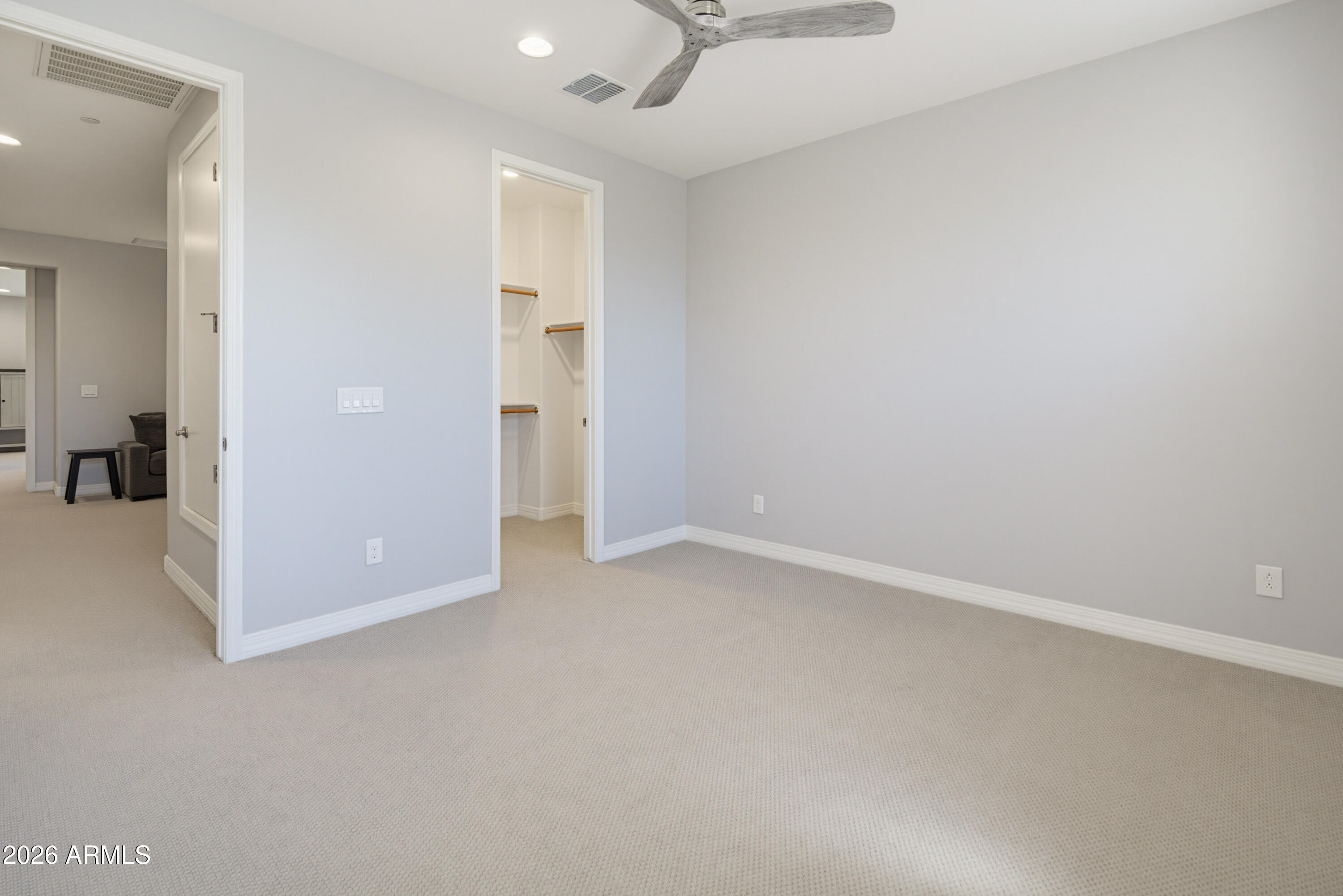 7492 E VIA DE LUNA Drive