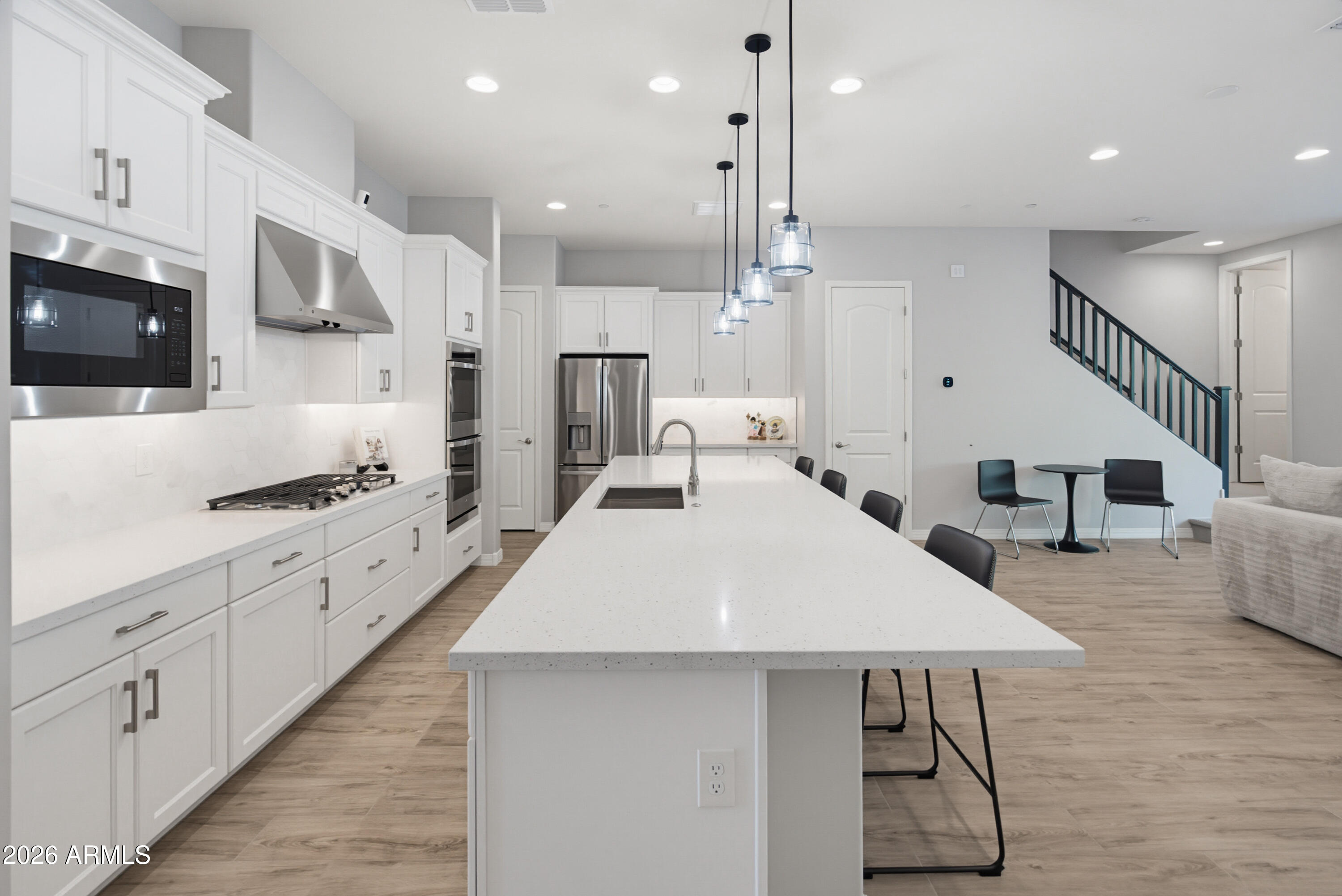 7492 E VIA DE LUNA Drive