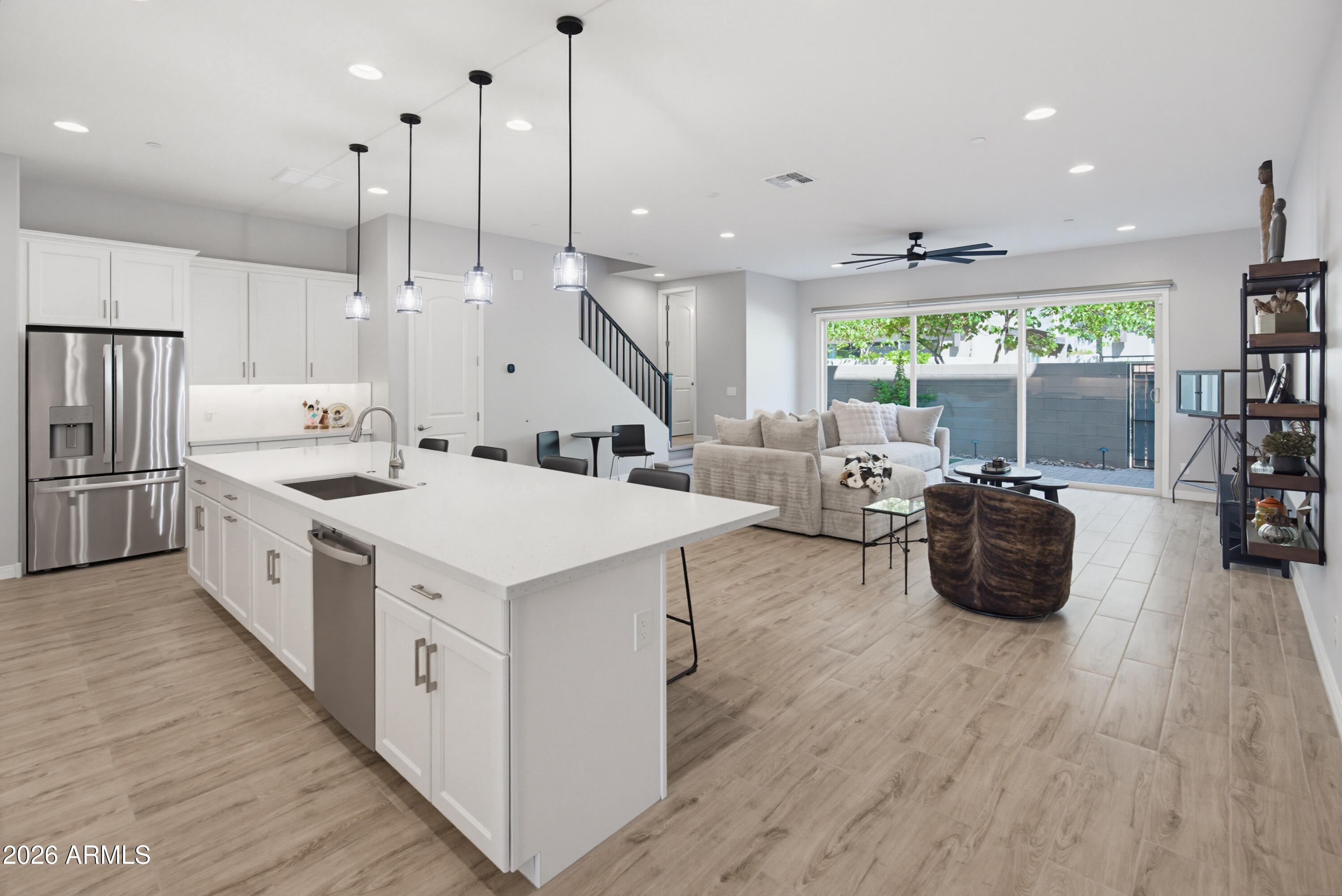 7492 E VIA DE LUNA Drive