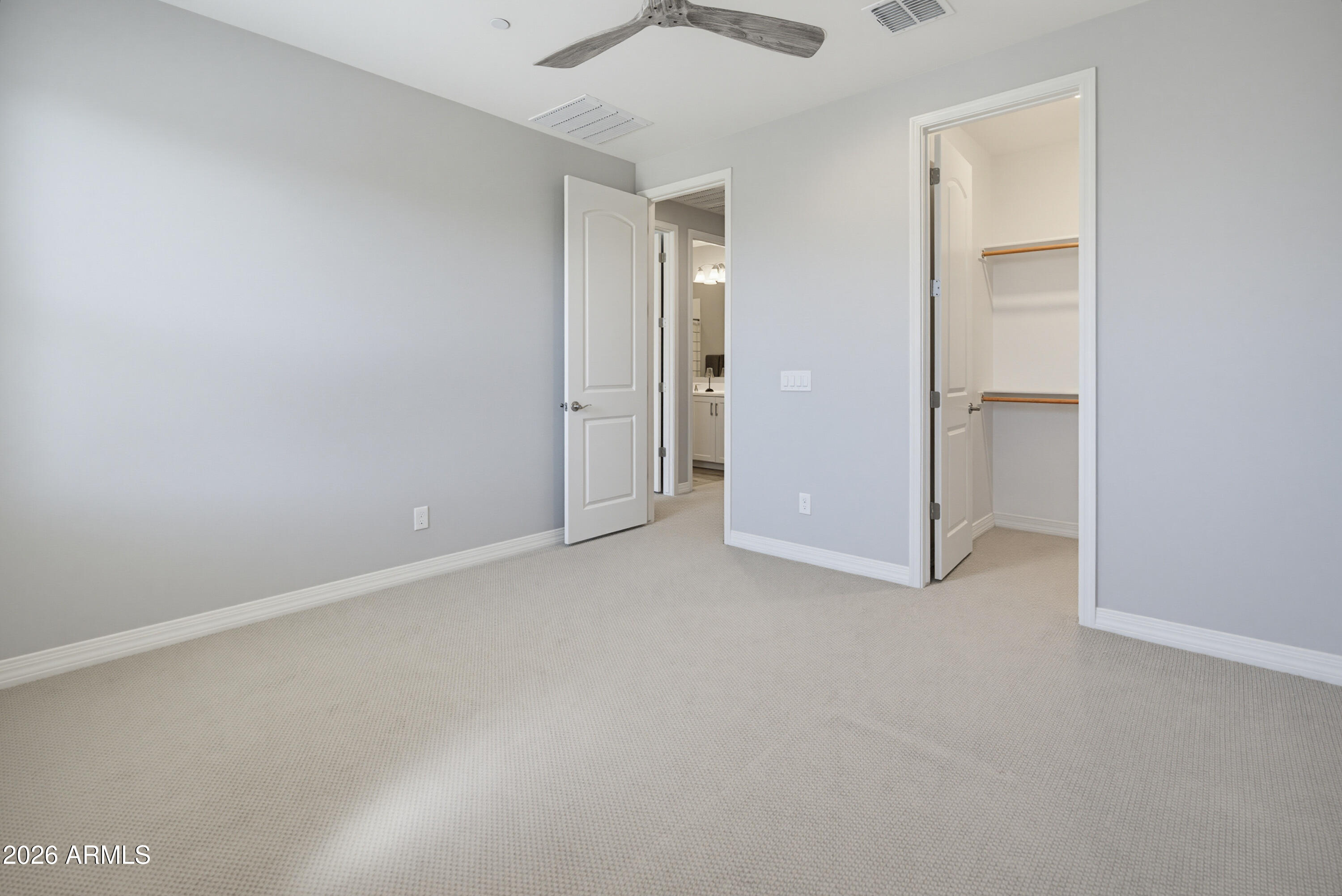 7492 E VIA DE LUNA Drive