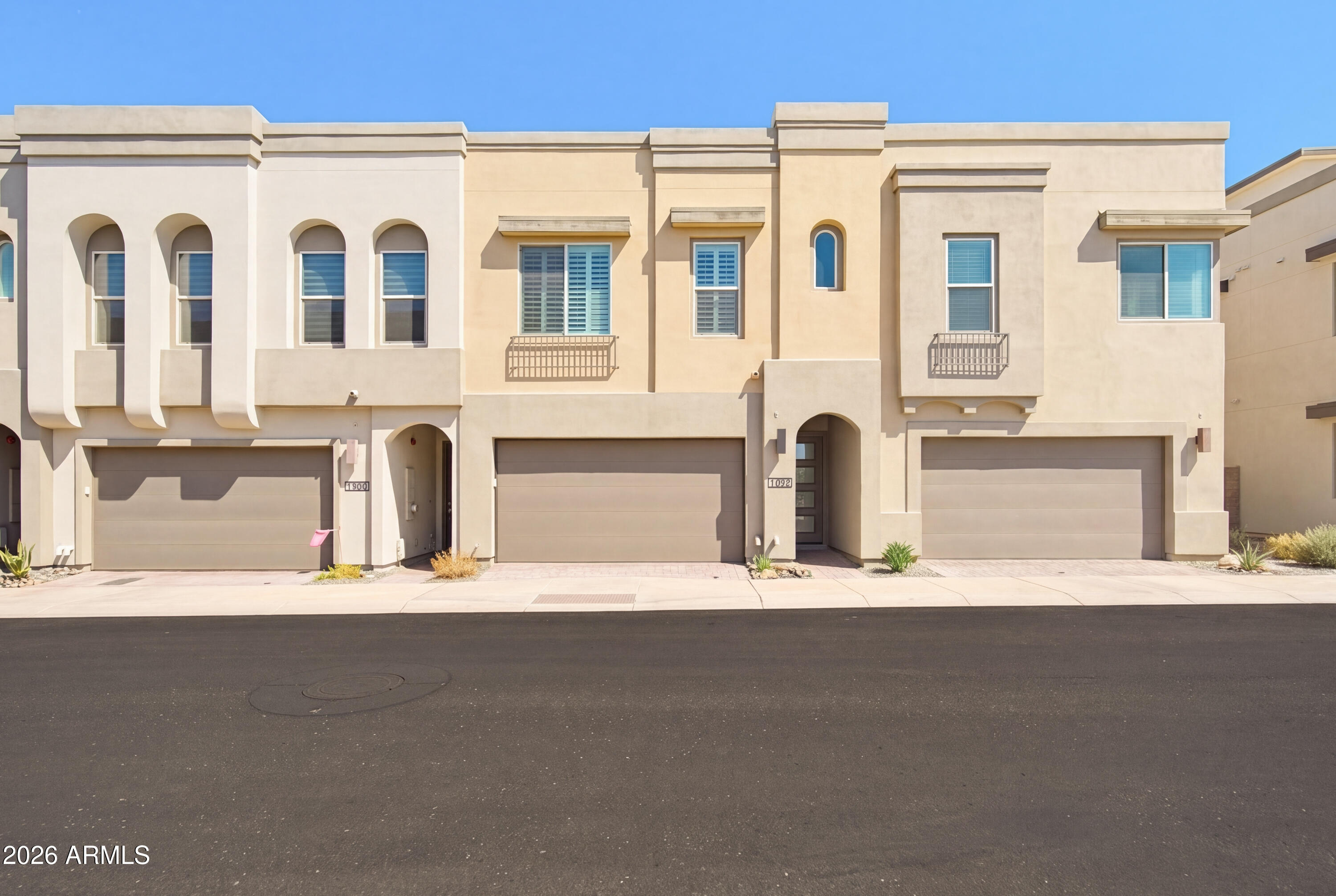 7492 E VIA DE LUNA Drive