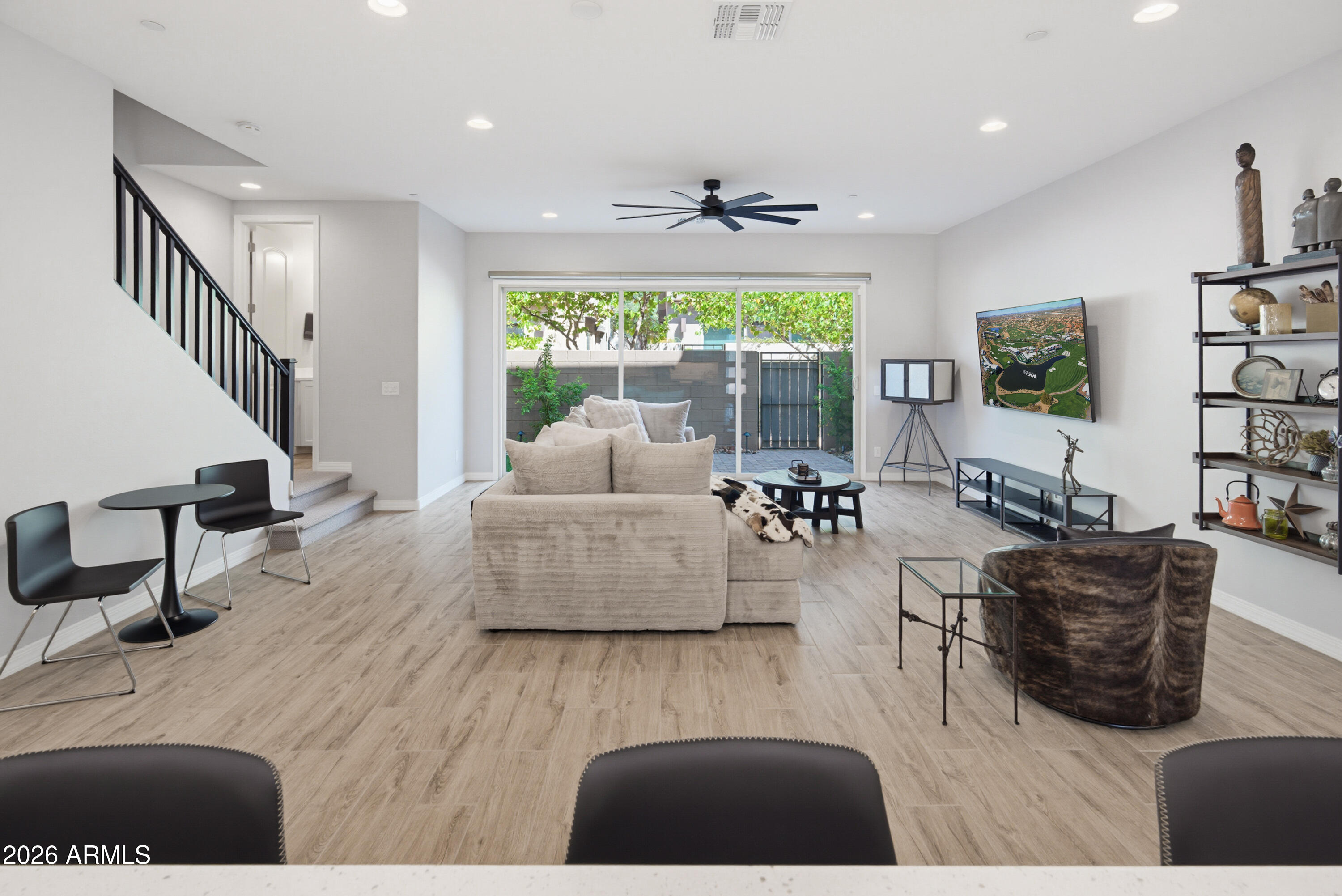 7492 E VIA DE LUNA Drive