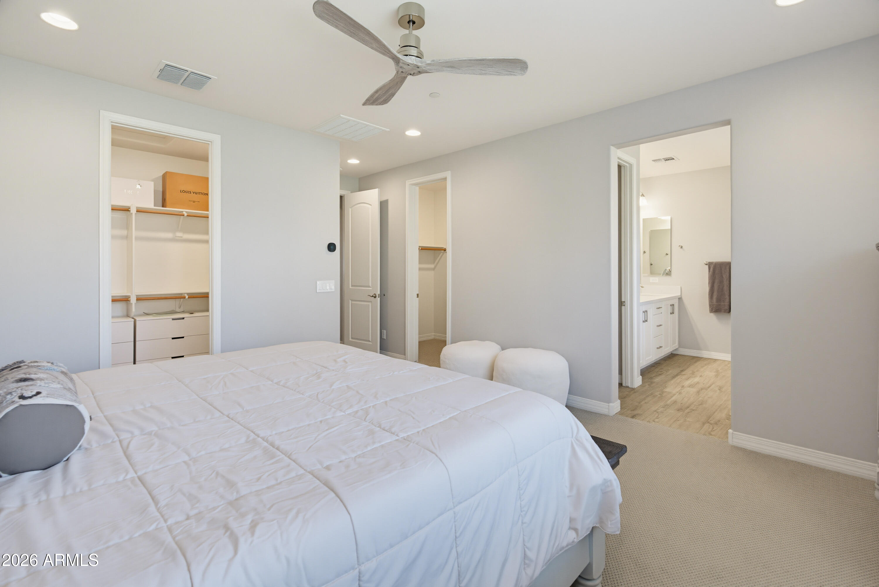 7492 E VIA DE LUNA Drive