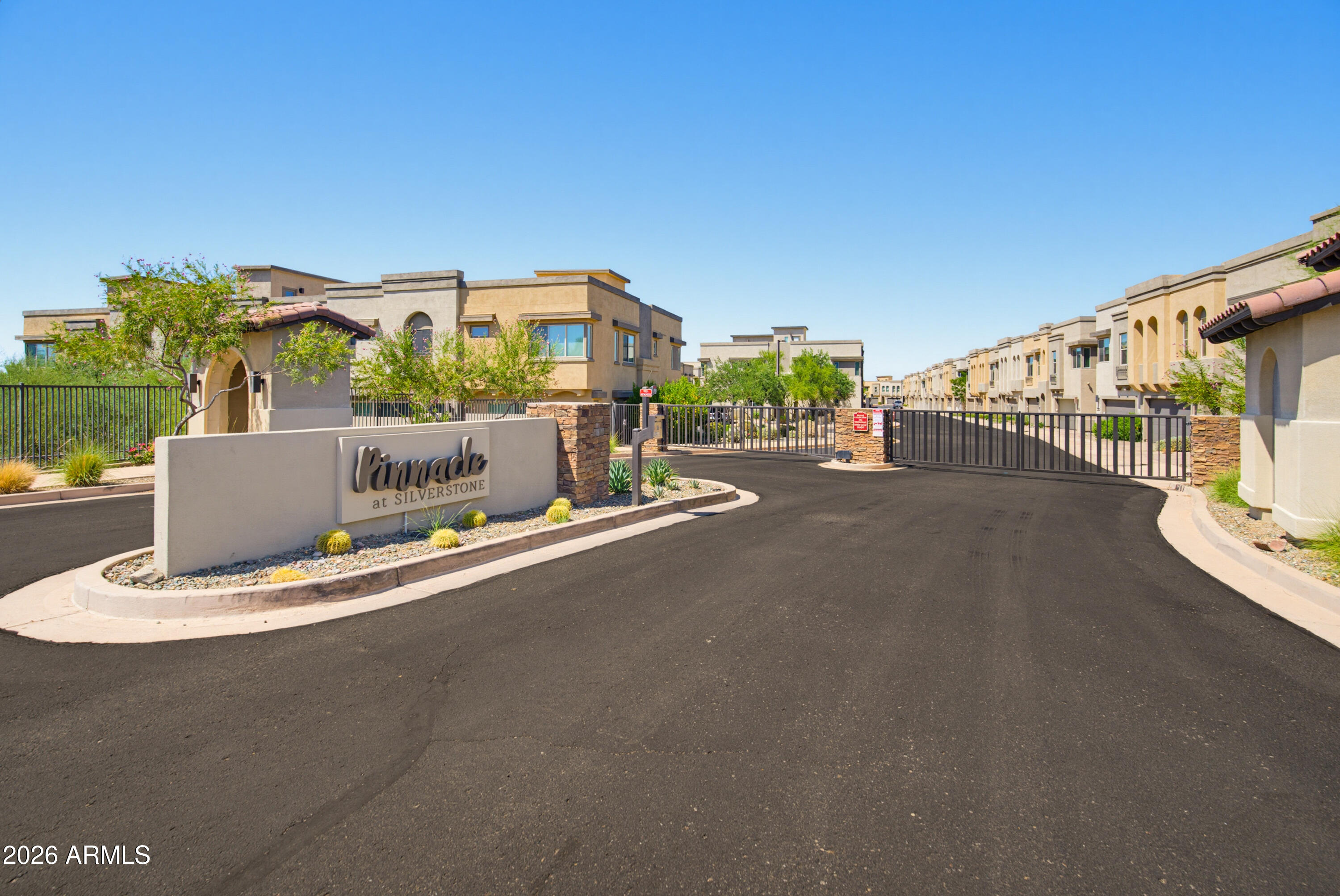 7492 E VIA DE LUNA Drive