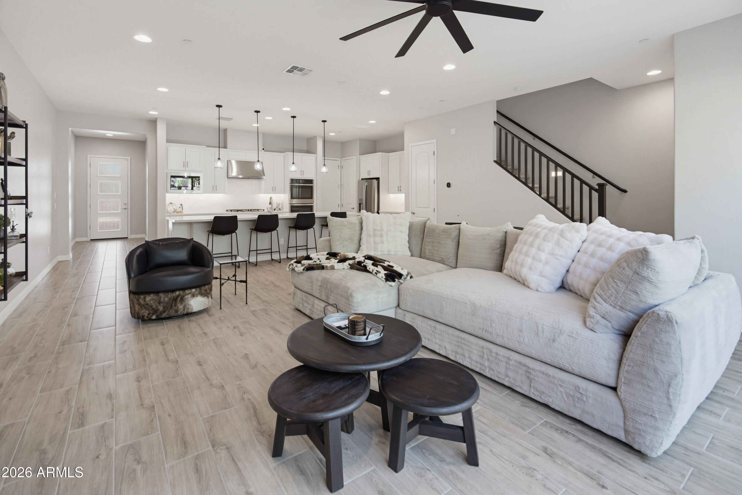 7492 E VIA DE LUNA Drive