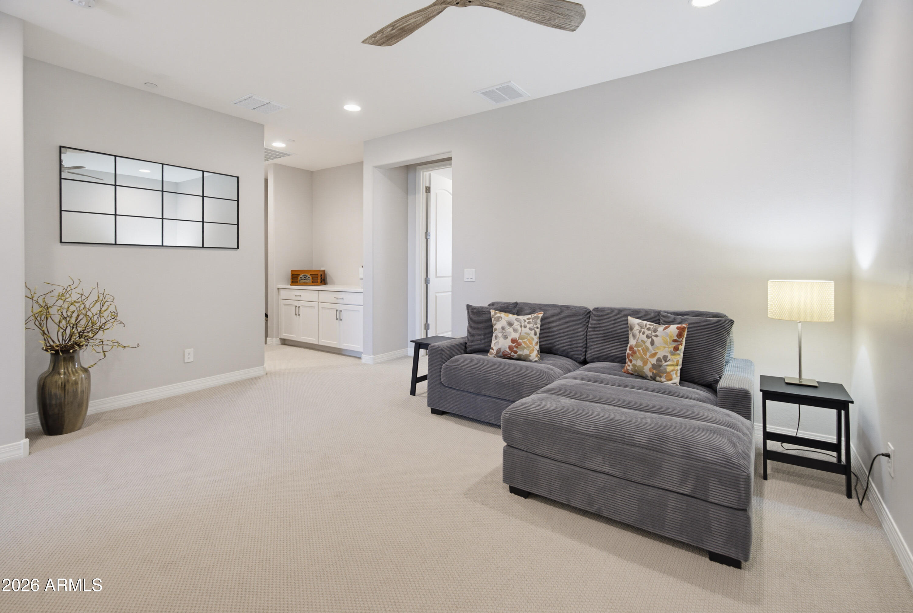 7492 E VIA DE LUNA Drive