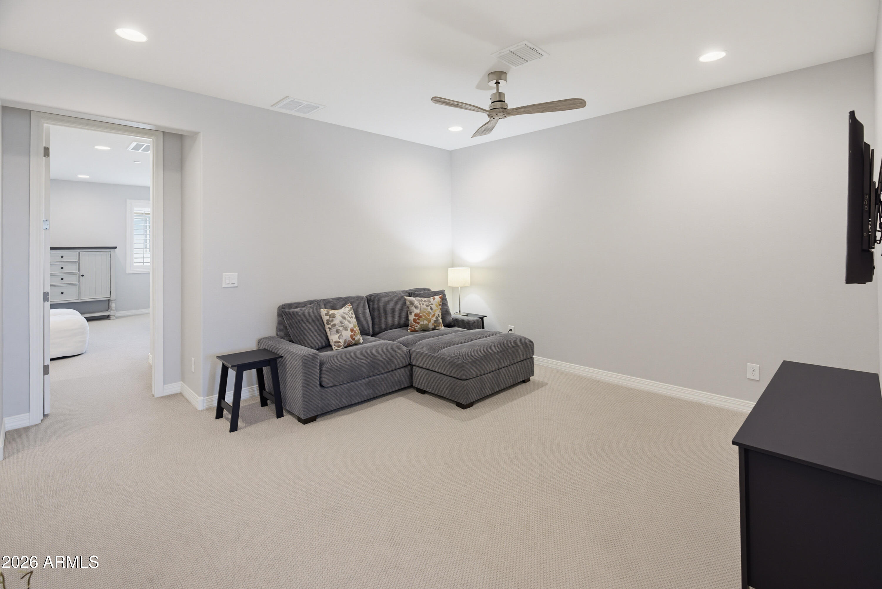 7492 E VIA DE LUNA Drive