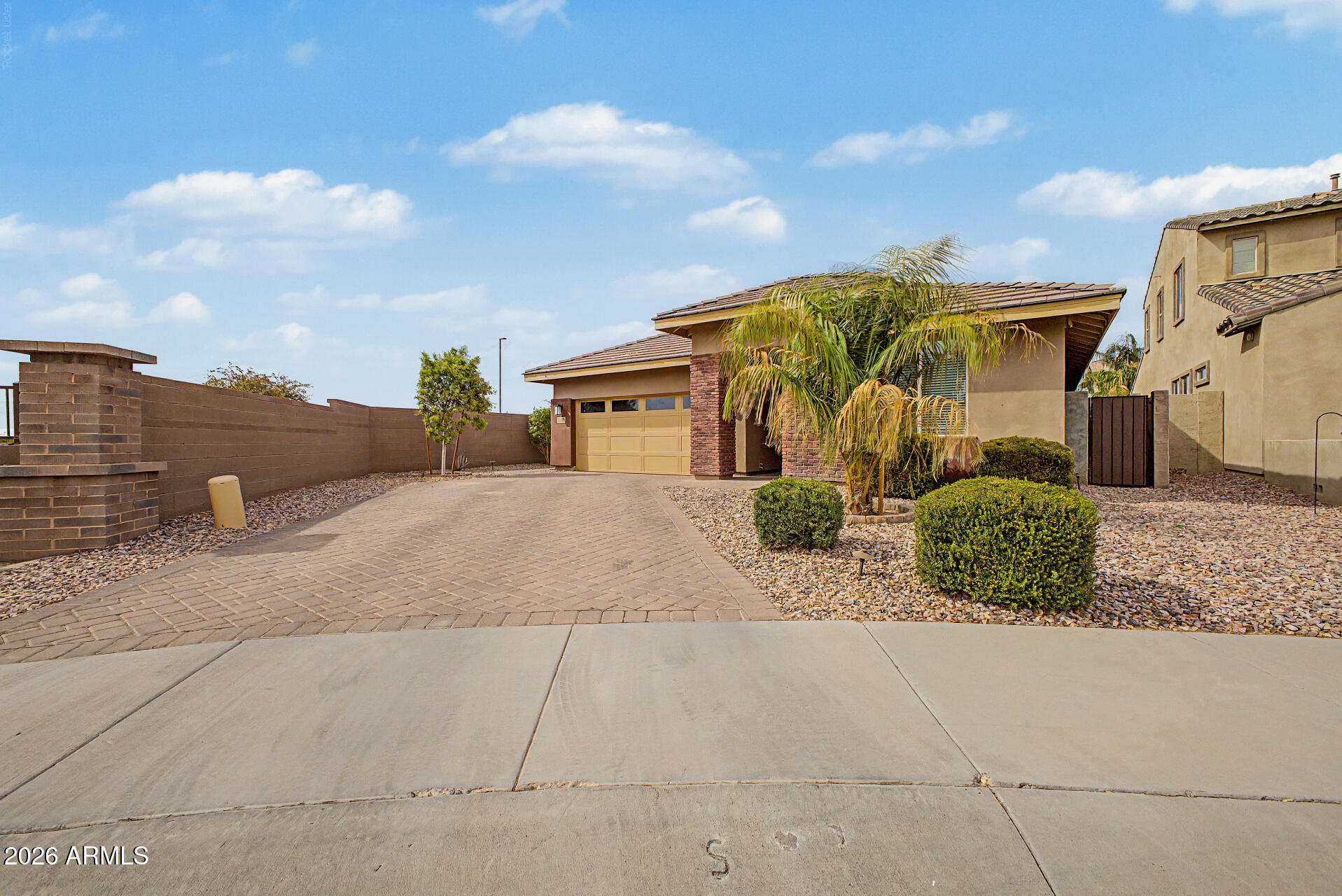 3338 E TIFFANY Court