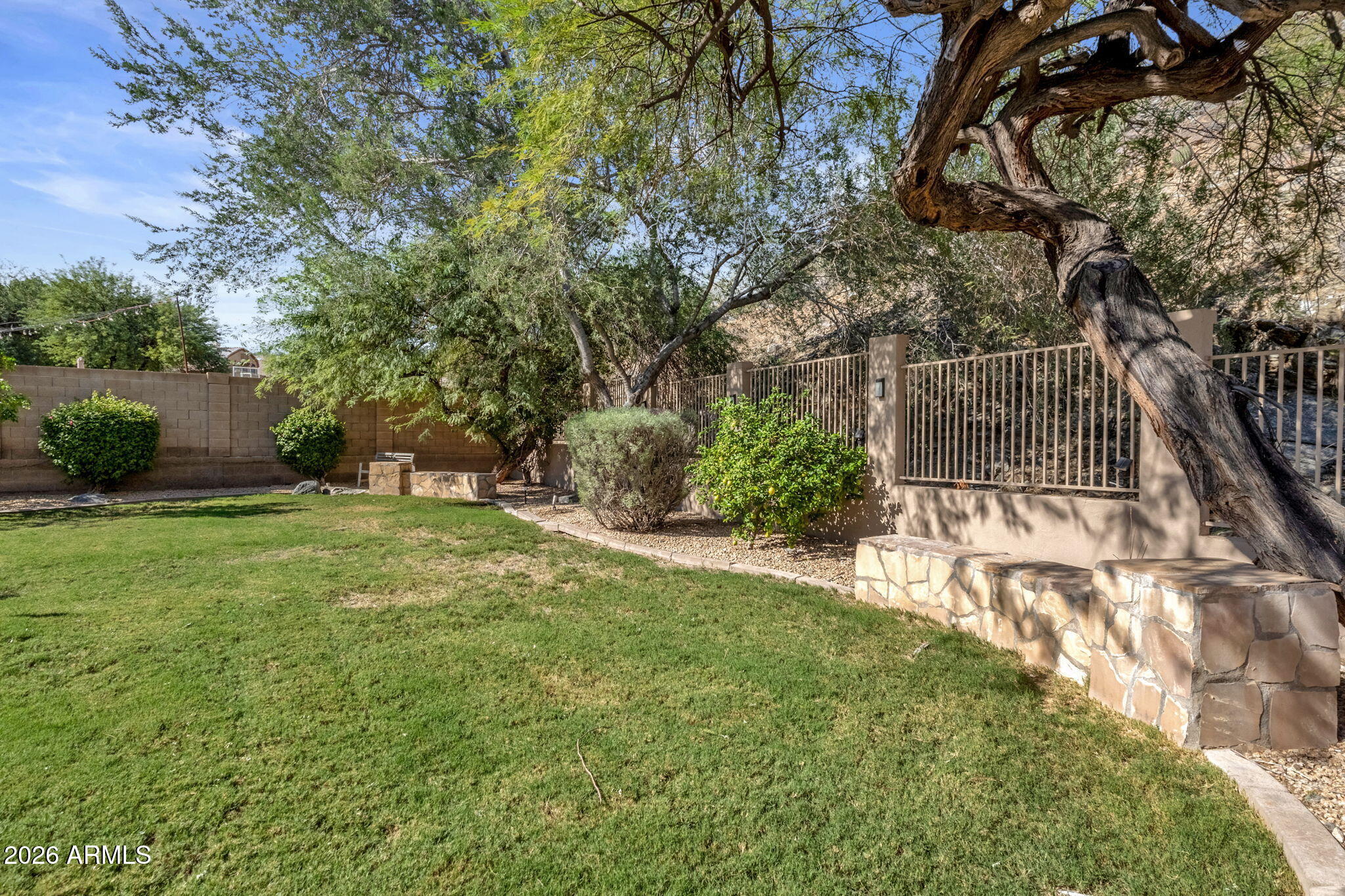 614 E BROOKWOOD Court