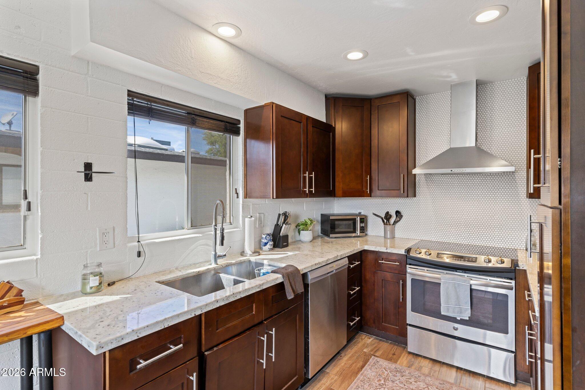 3637 E MONTEROSA Street 17