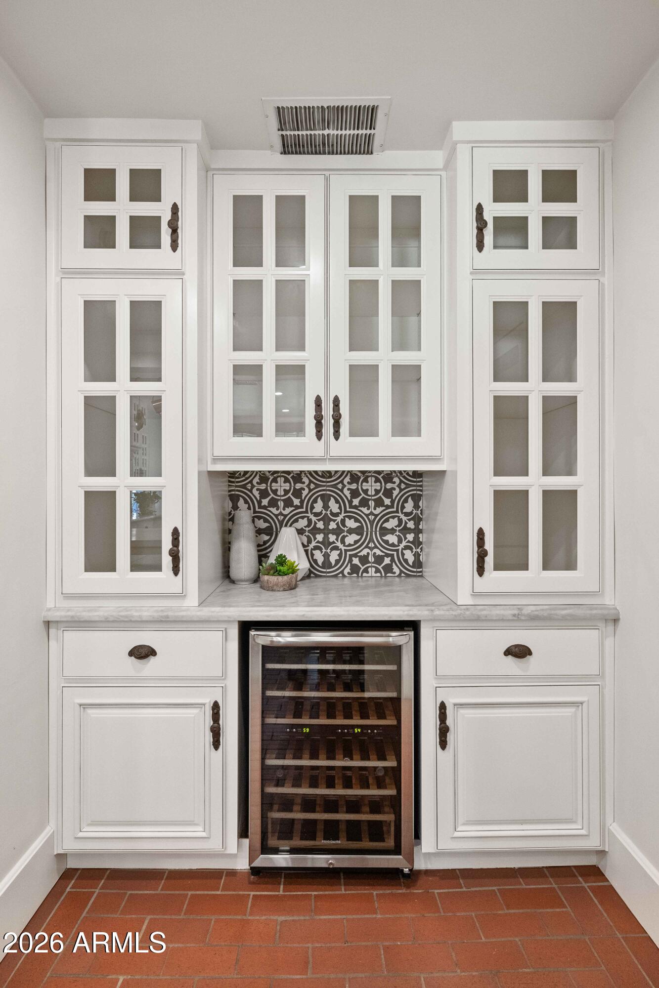 38 W VERNON Avenue