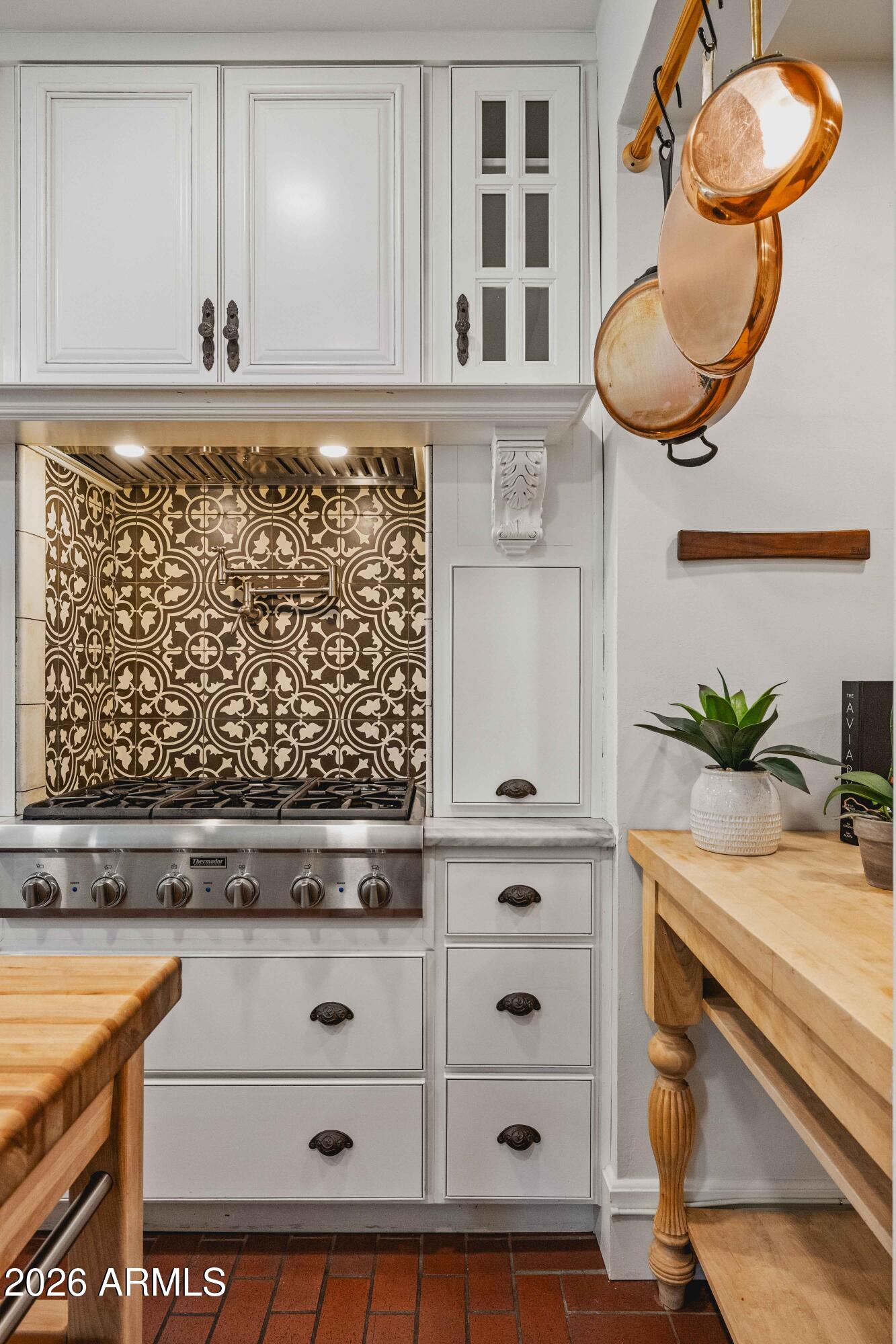 38 W VERNON Avenue