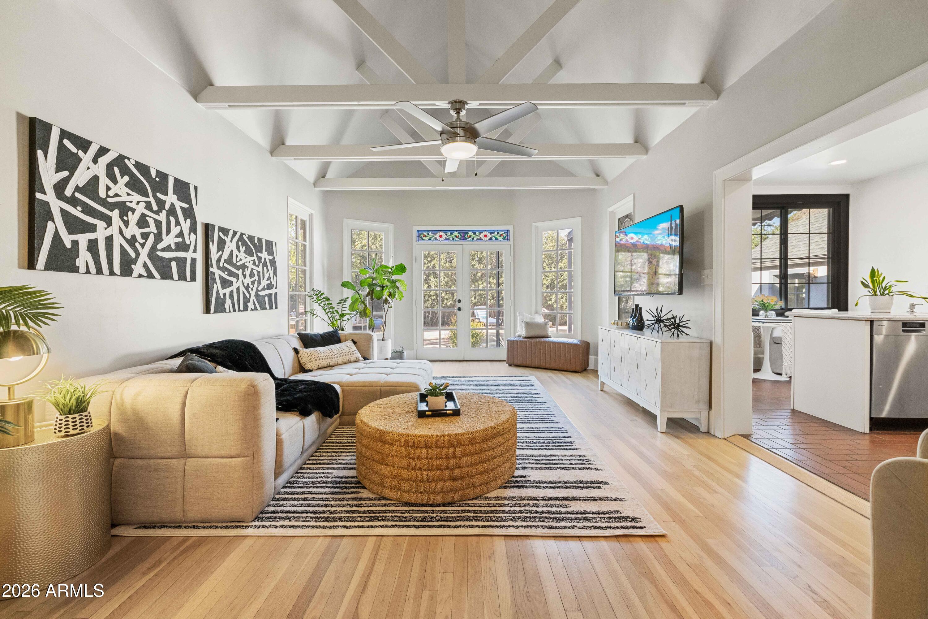 38 W VERNON Avenue