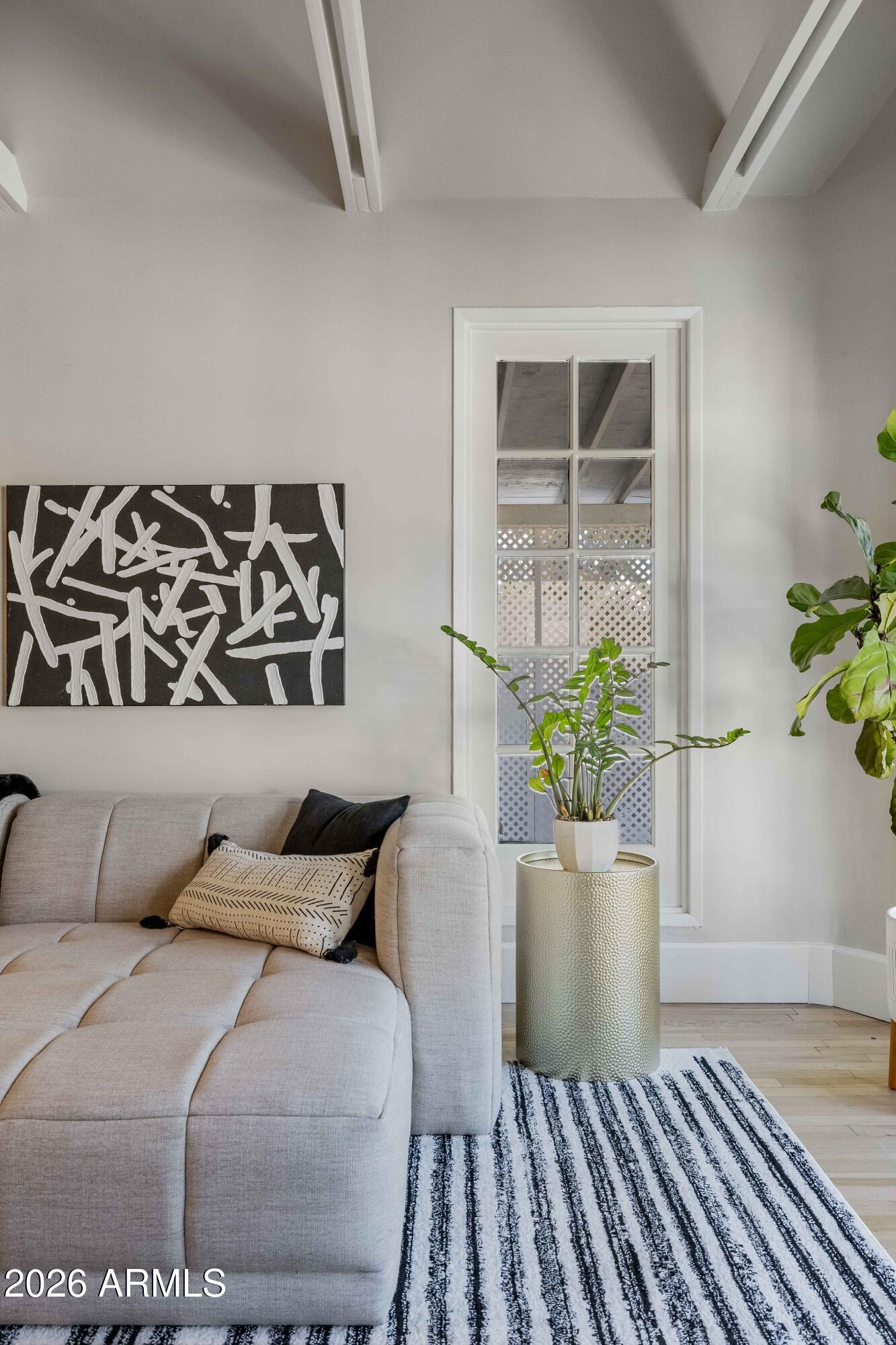 38 W VERNON Avenue