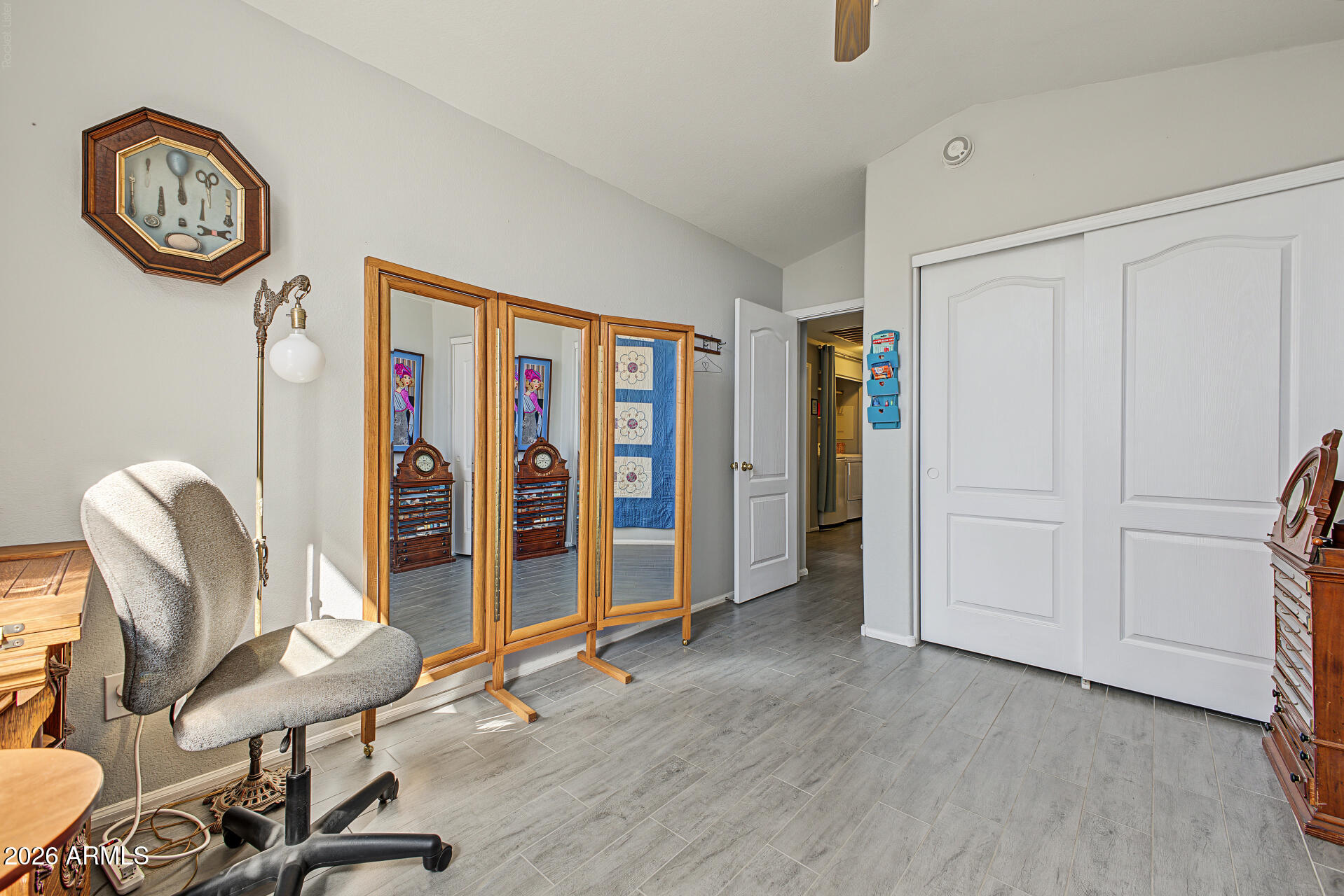 96 W DEXTER Way