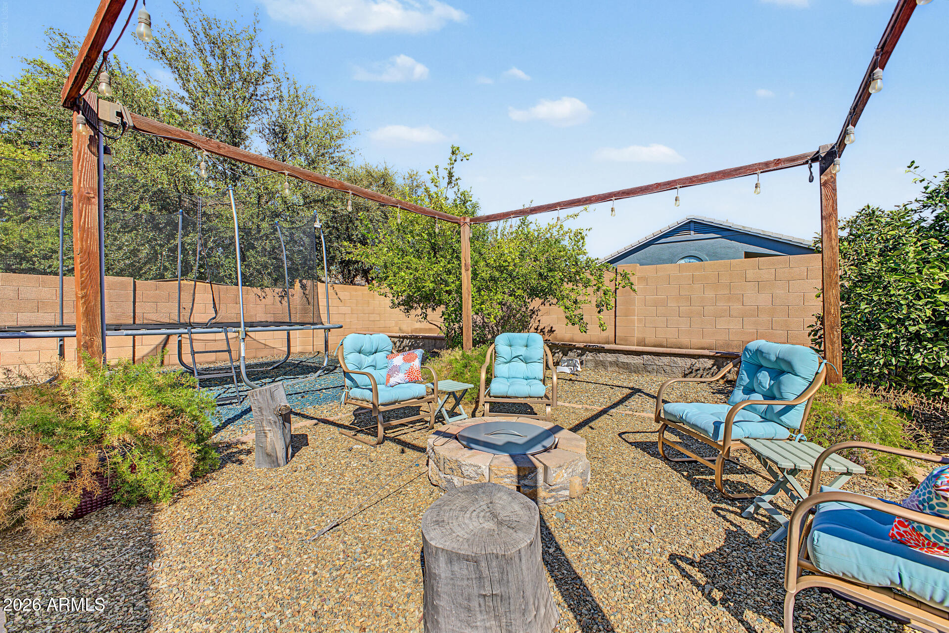 96 W DEXTER Way