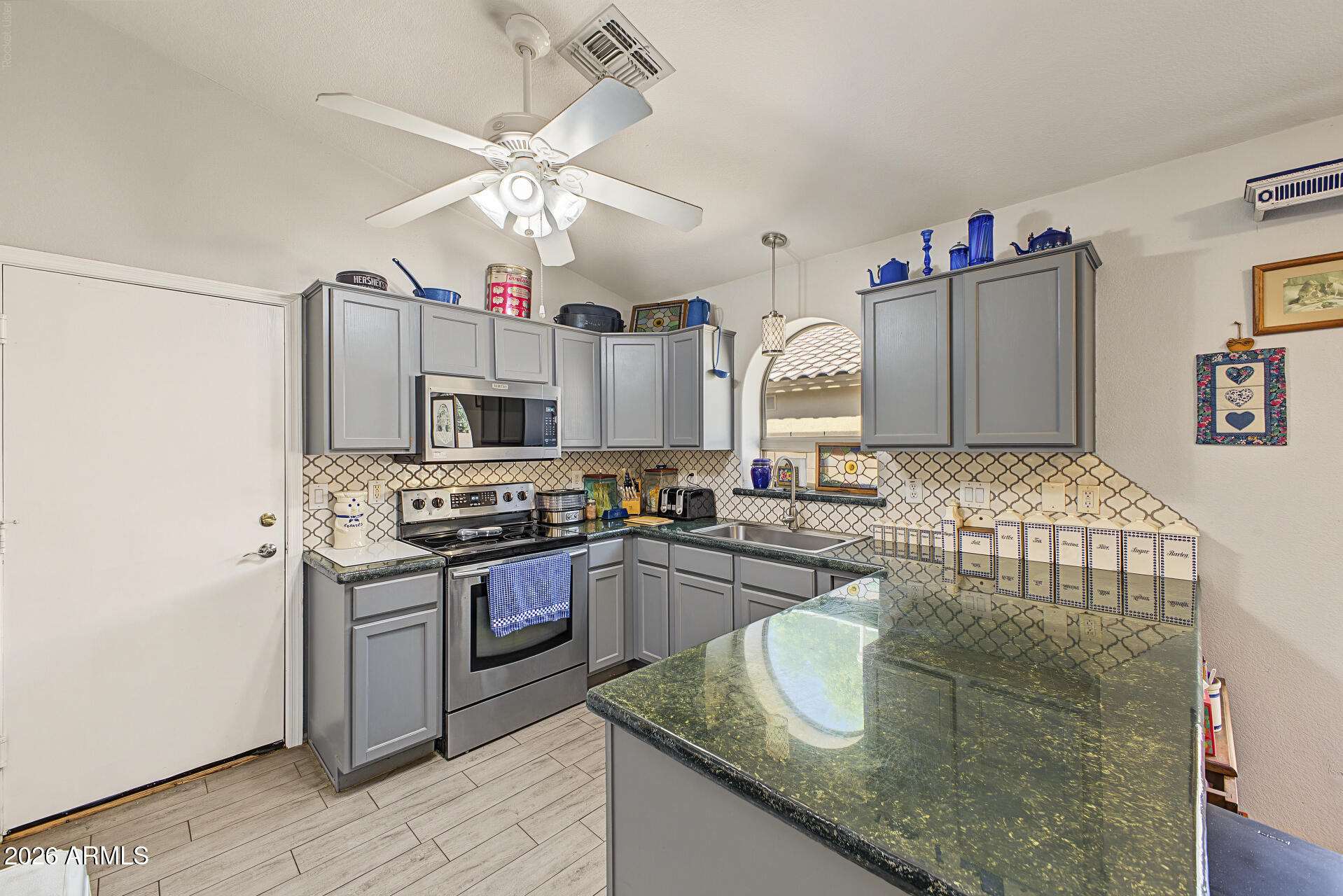 96 W DEXTER Way