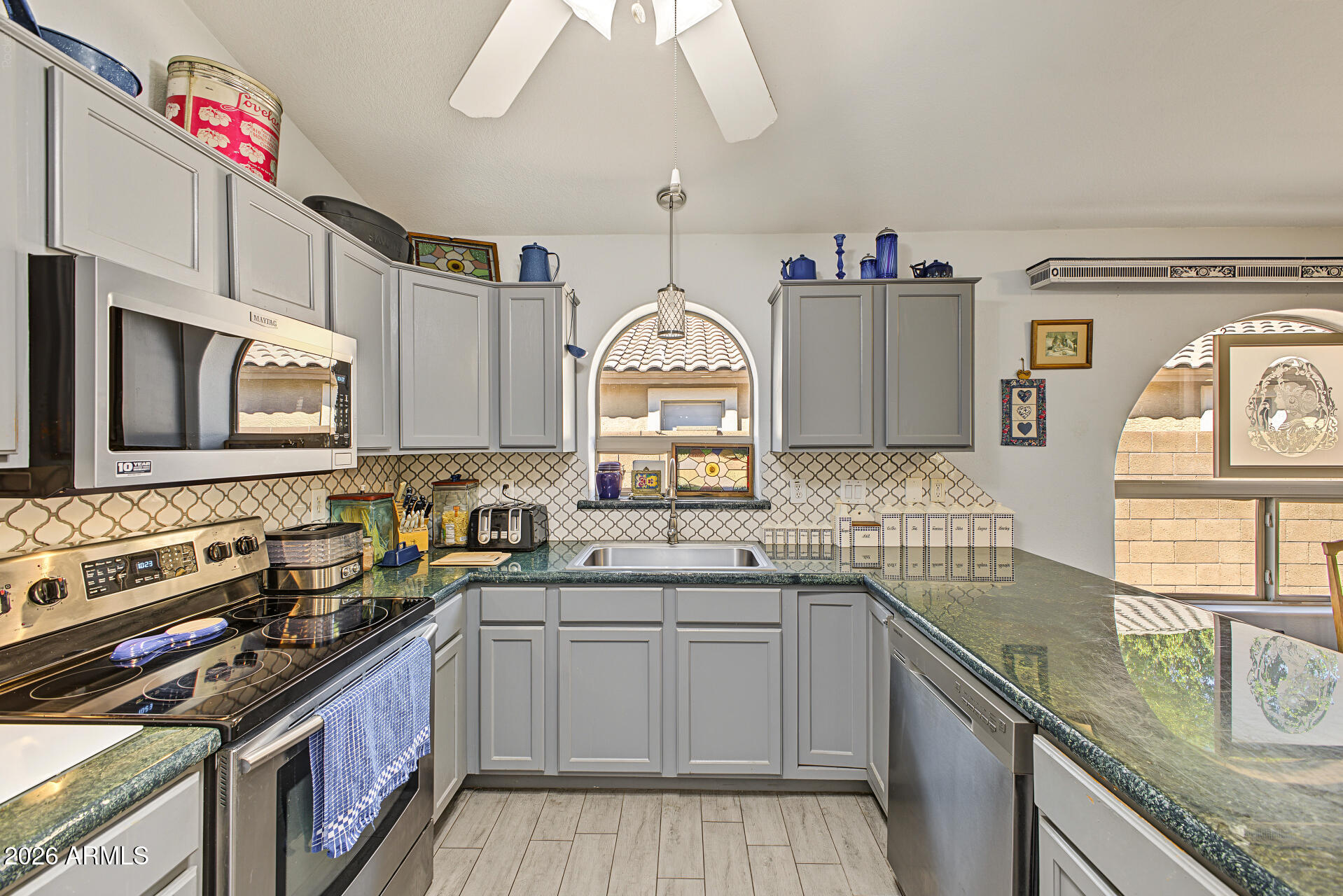 96 W DEXTER Way
