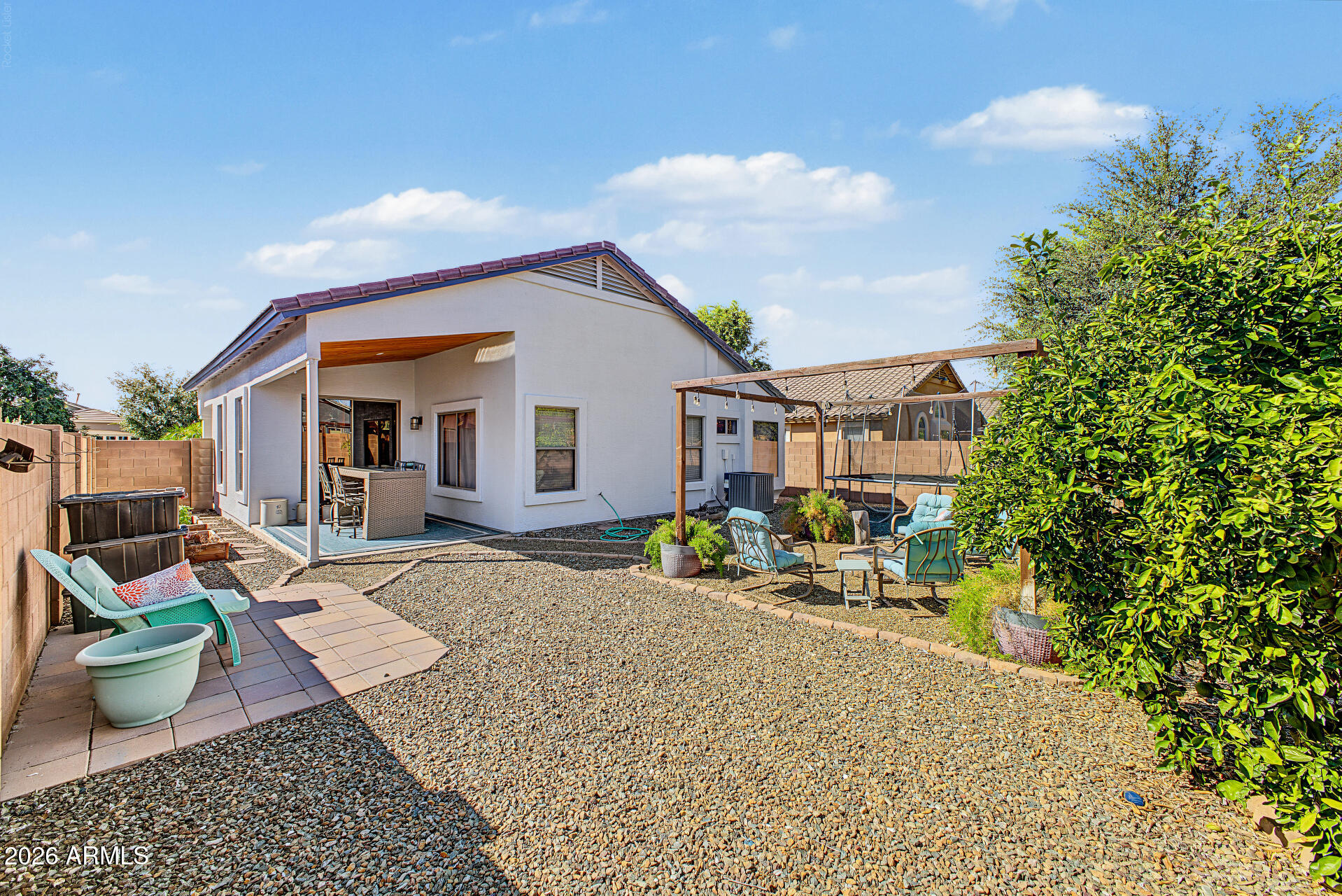 96 W DEXTER Way