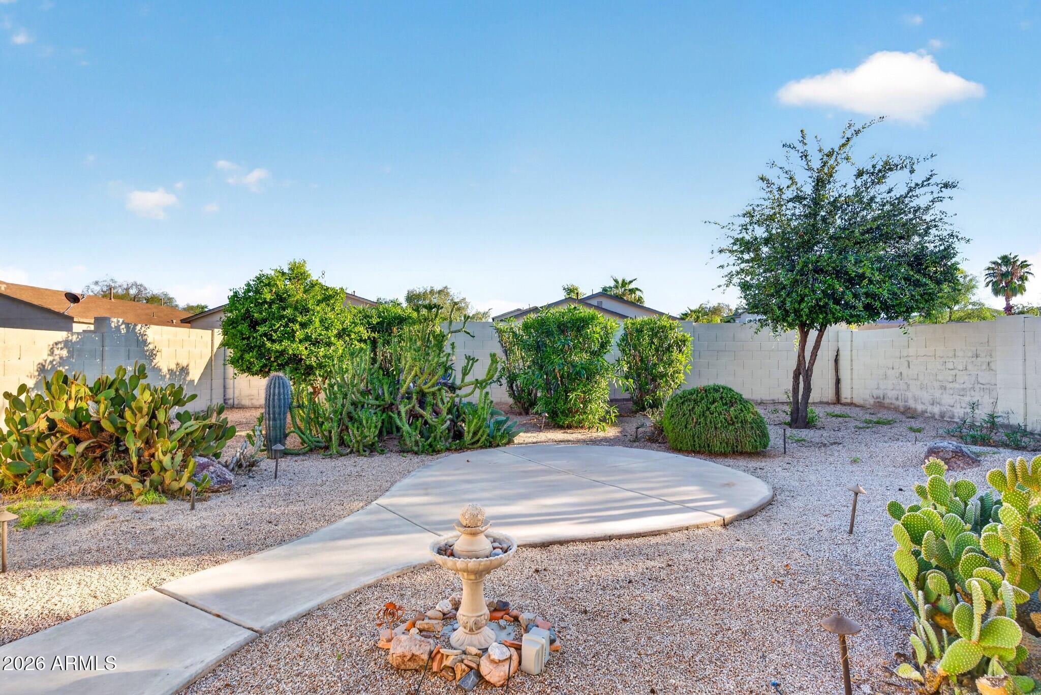 907 E COWBOY COVE Trail