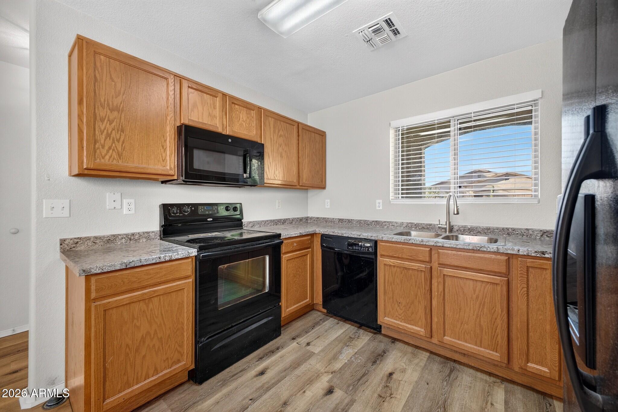 907 E COWBOY COVE Trail