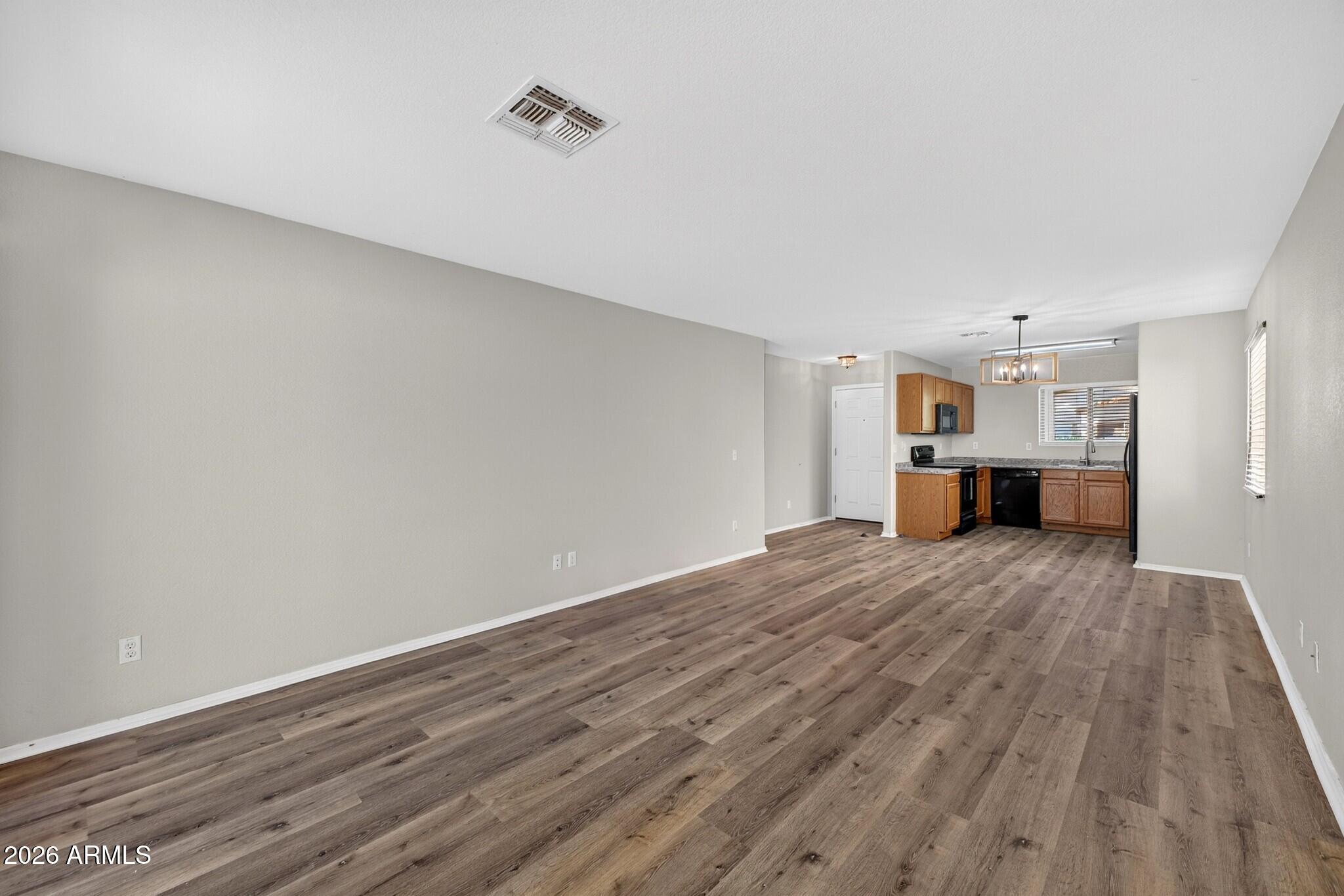 907 E COWBOY COVE Trail