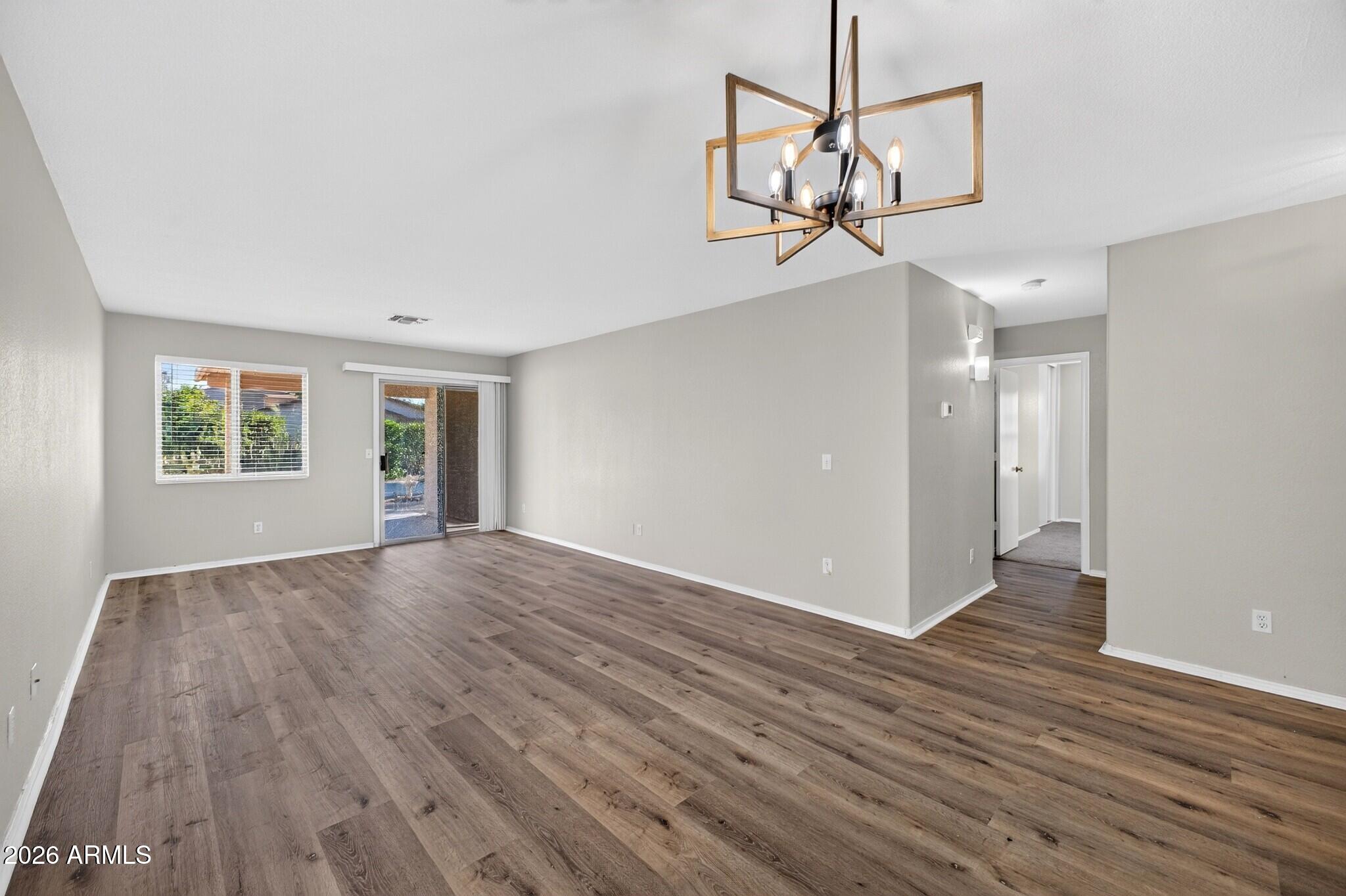 907 E COWBOY COVE Trail