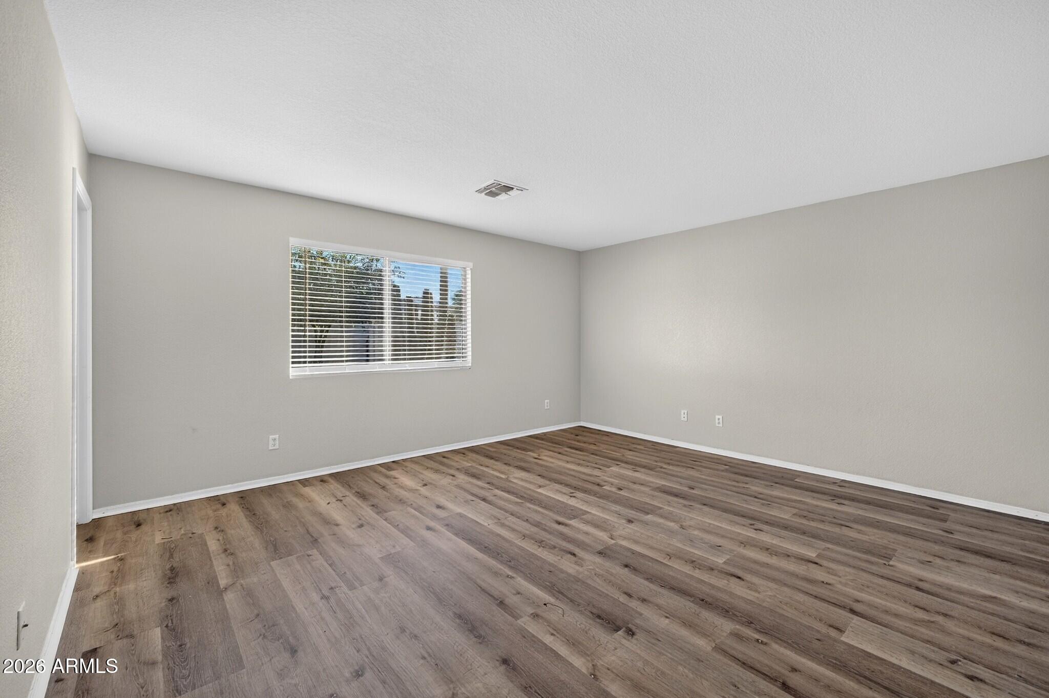 907 E COWBOY COVE Trail