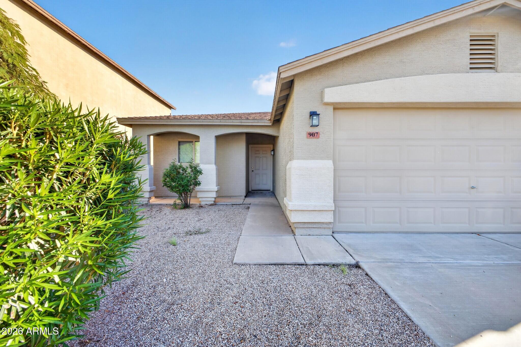 907 E COWBOY COVE Trail