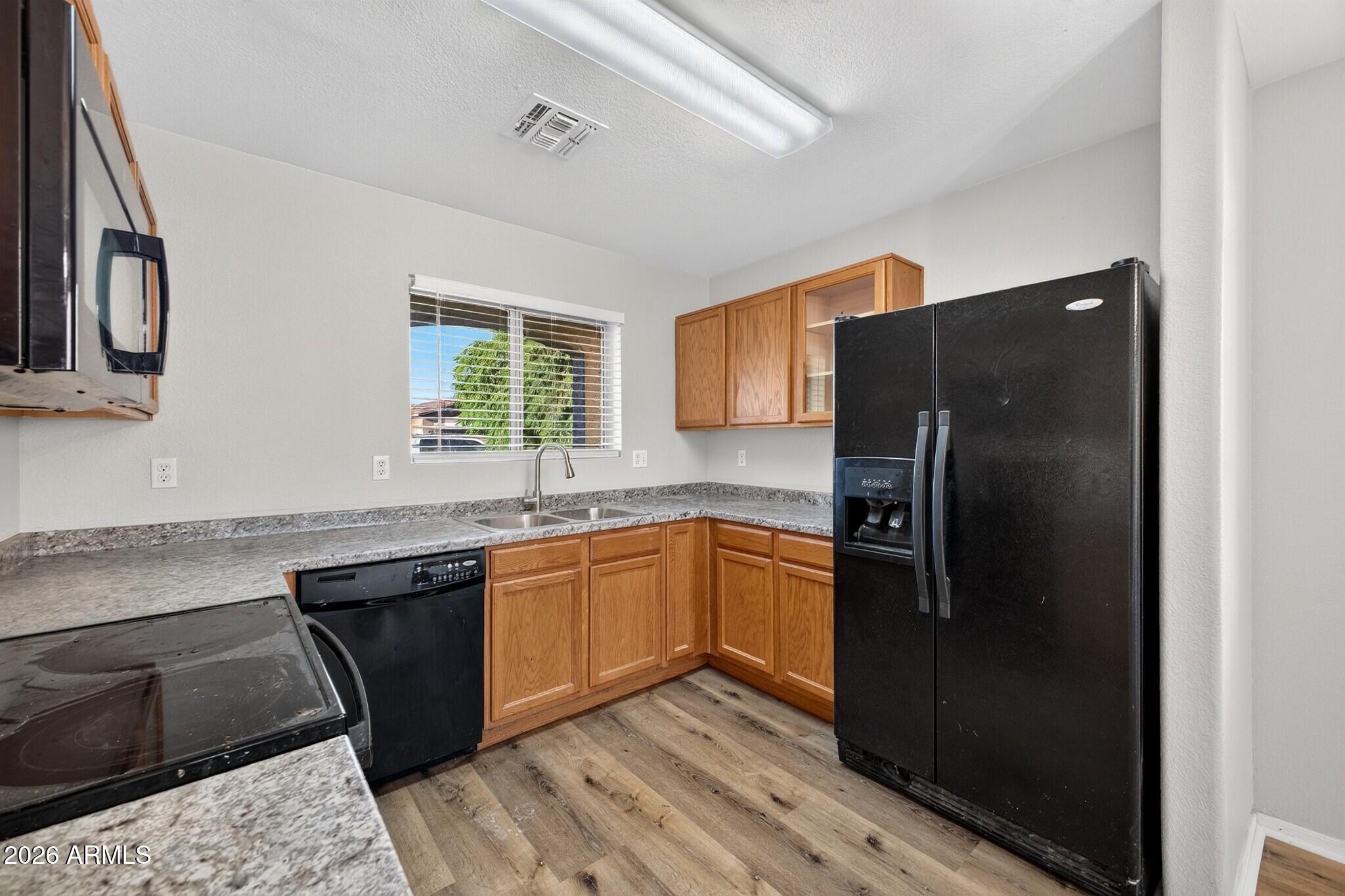 907 E COWBOY COVE Trail