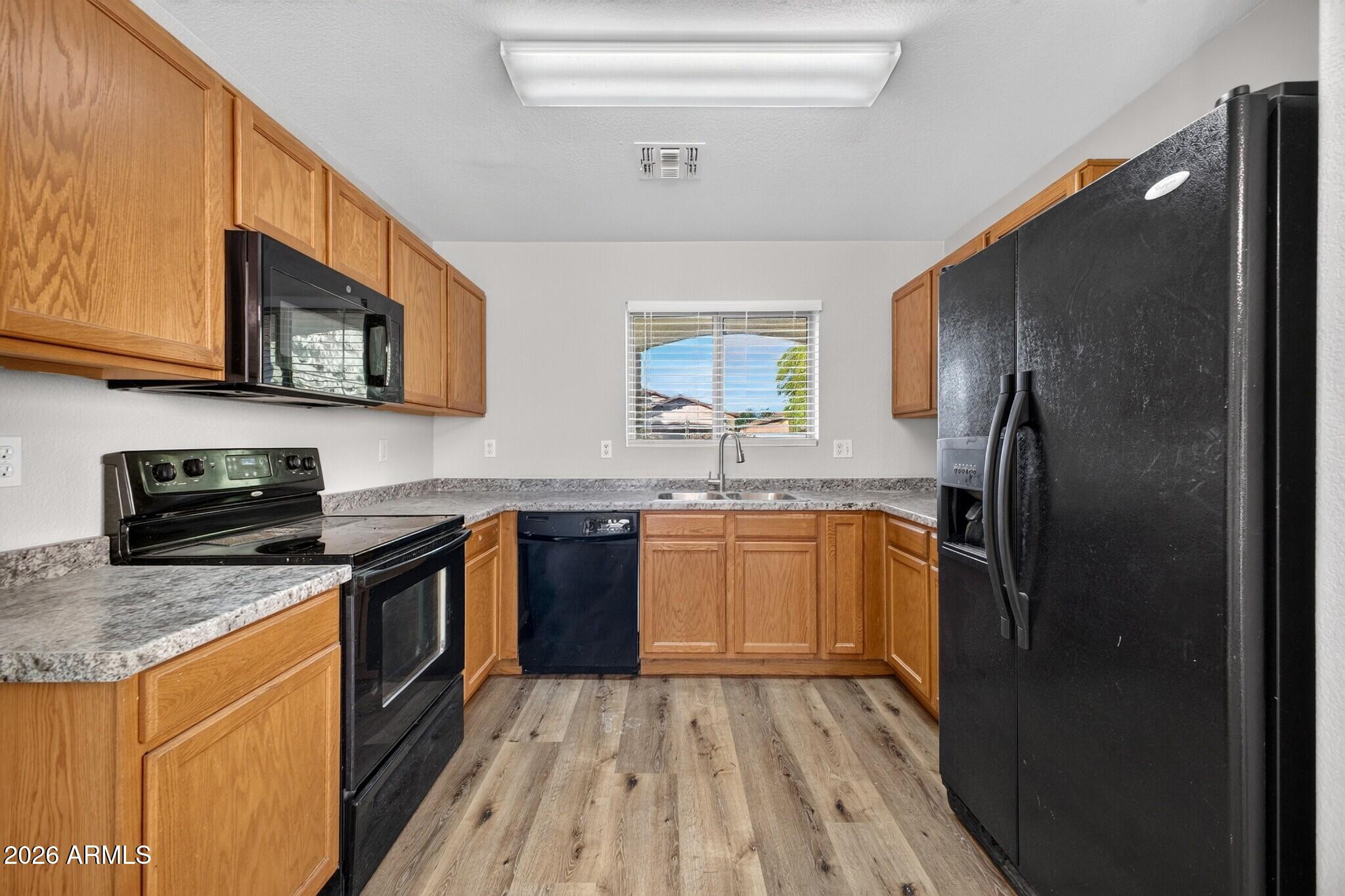 907 E COWBOY COVE Trail