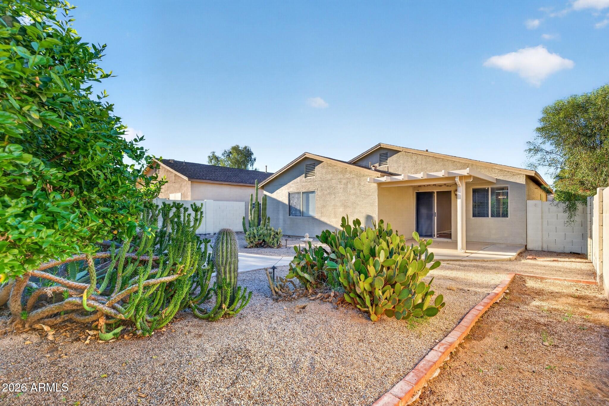 907 E COWBOY COVE Trail