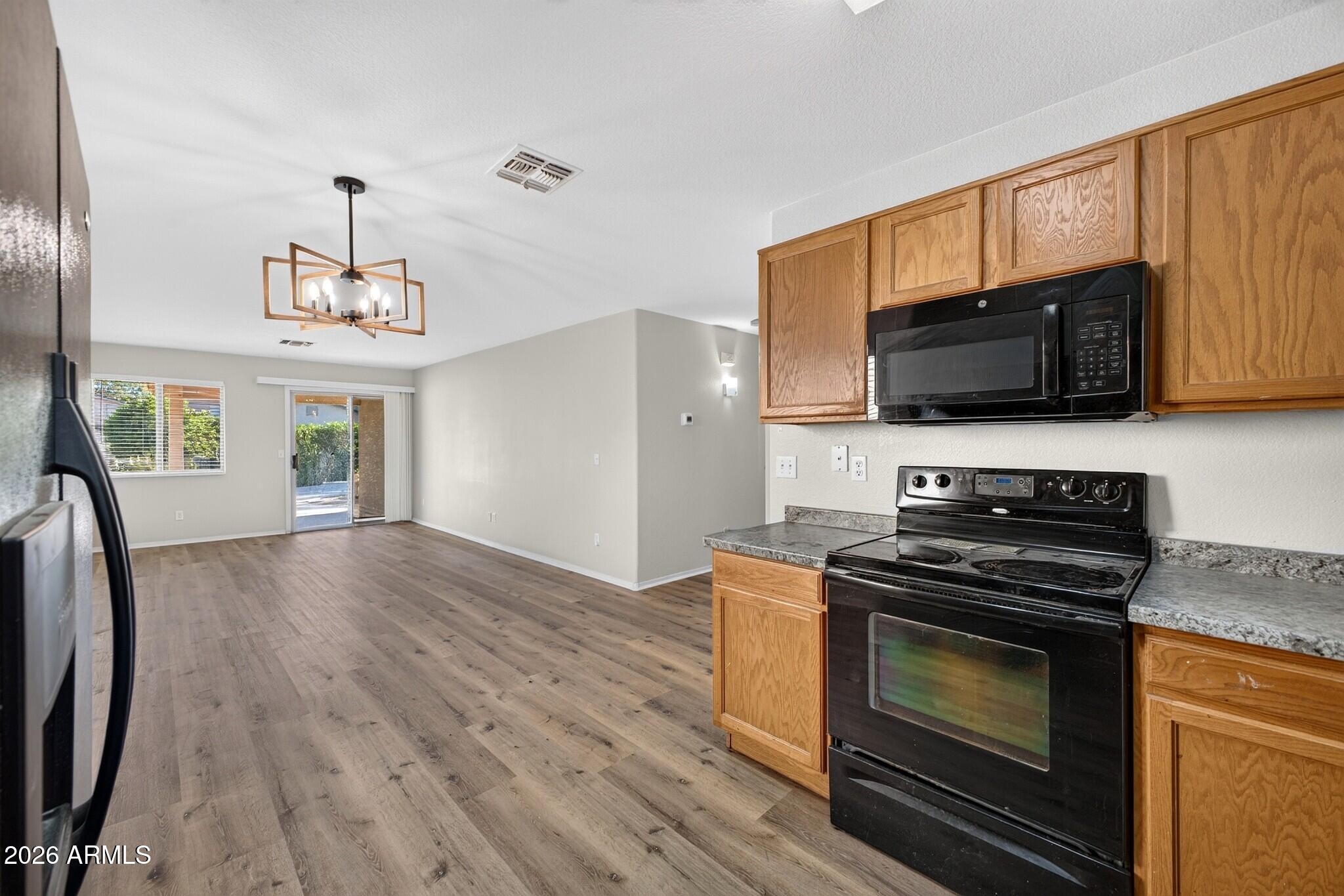 907 E COWBOY COVE Trail