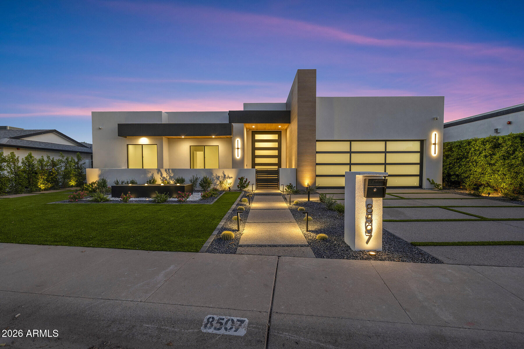 8507 E INDIANOLA Avenue