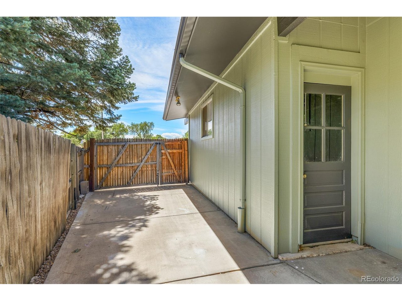 10579 W Warren Dr