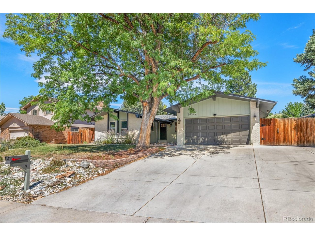 10579 W Warren Dr
