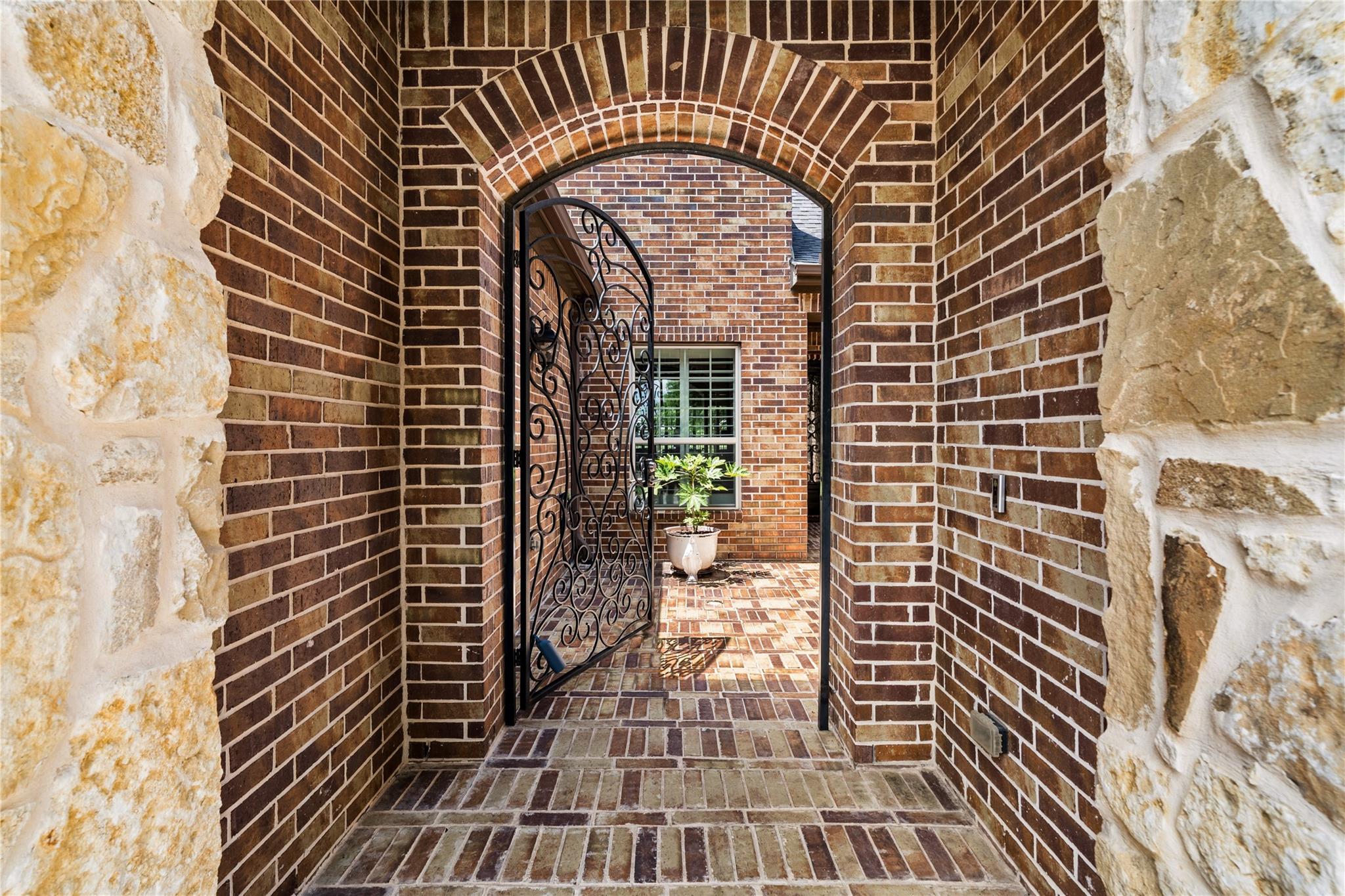 6918 Champion Trail
