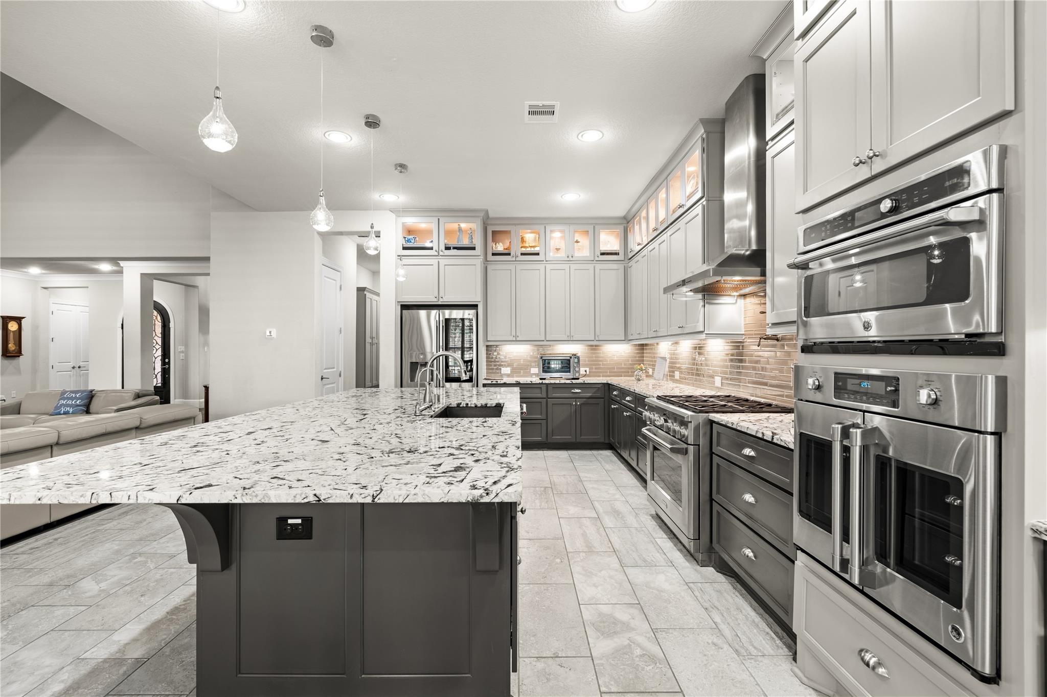 6918 Champion Trail