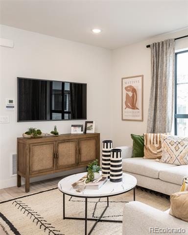 2046 S Holly Street Unit: 3