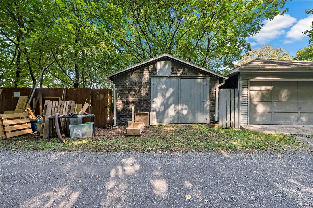 427 East Railroad Street