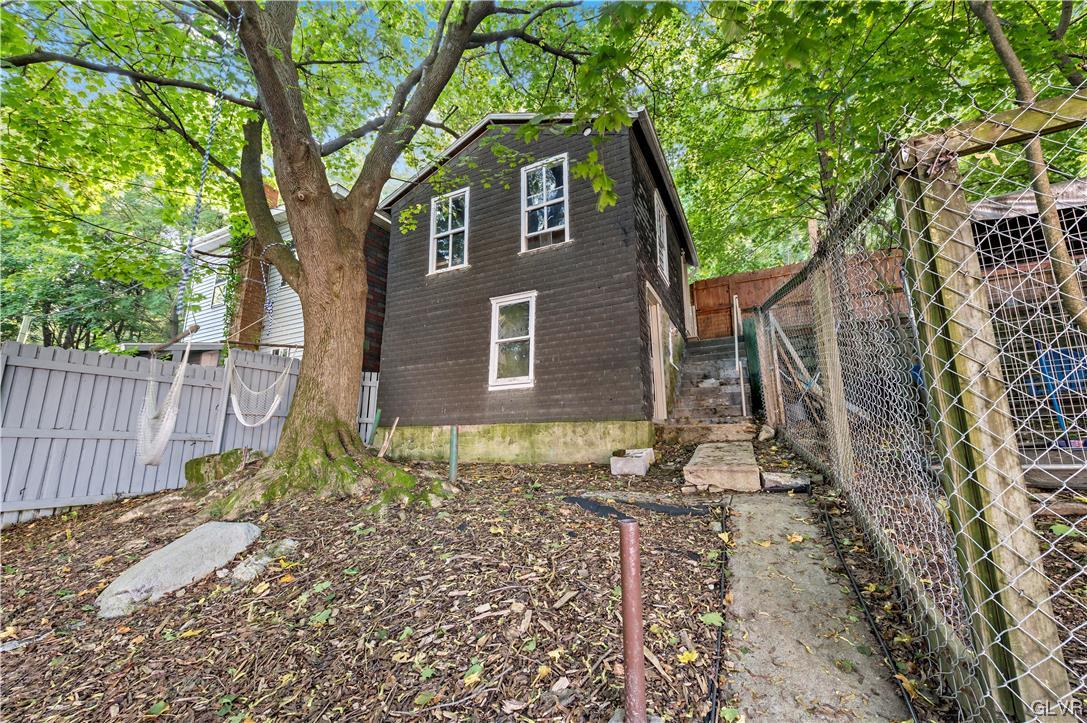427 East Railroad Street