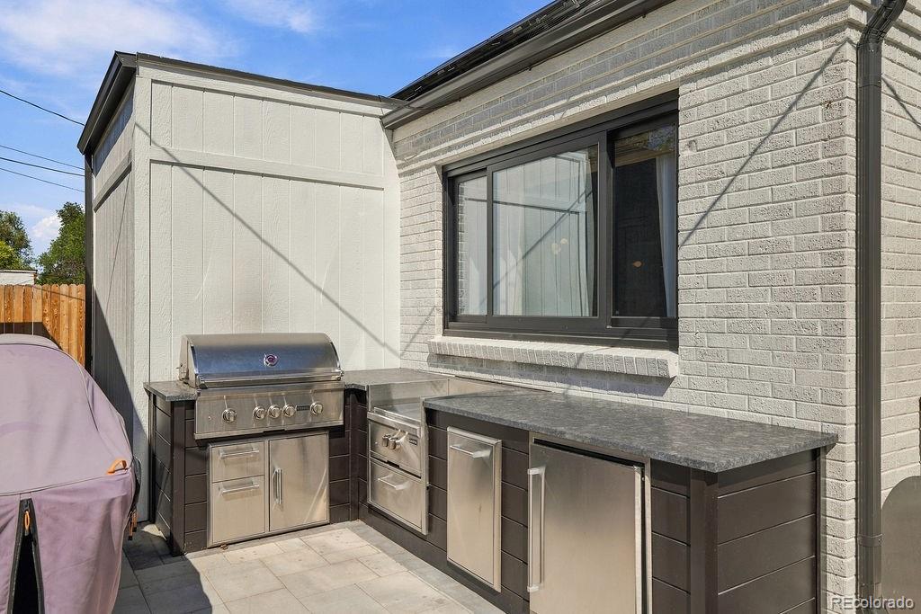 2655 N Locust Street