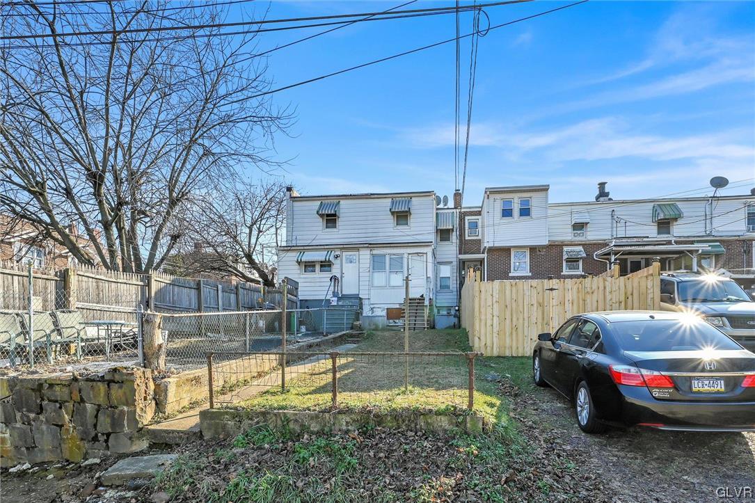 933 West Cedar Street