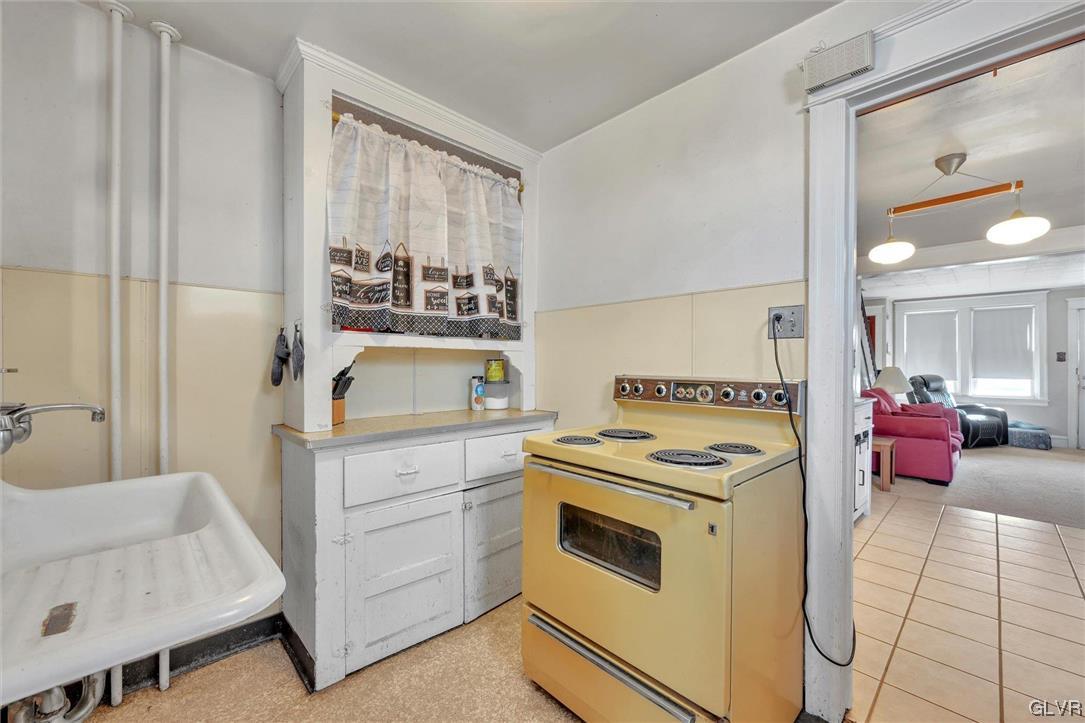 933 West Cedar Street