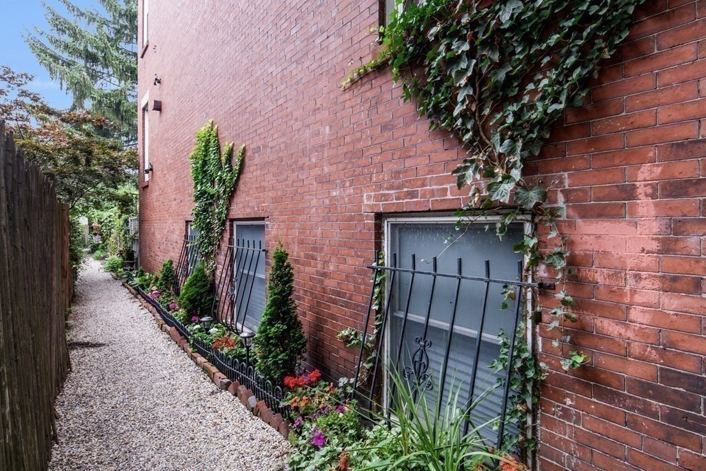 8 Auburn St