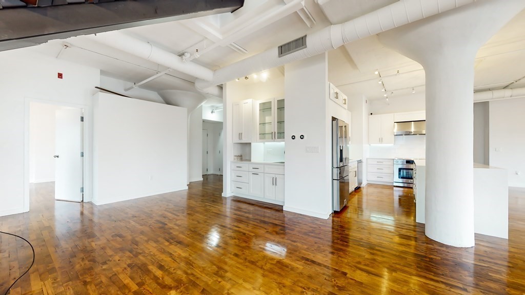 210 Lincoln Unit: PH 901/902